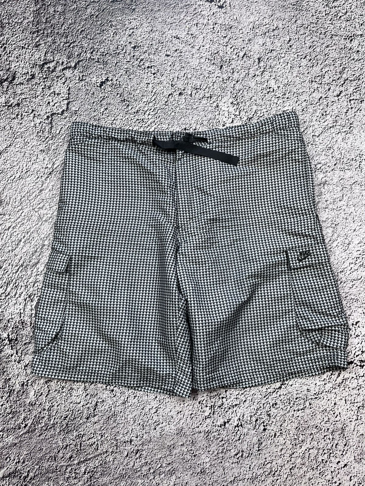 Vintage Nike cargo swoosh shorts size XXL