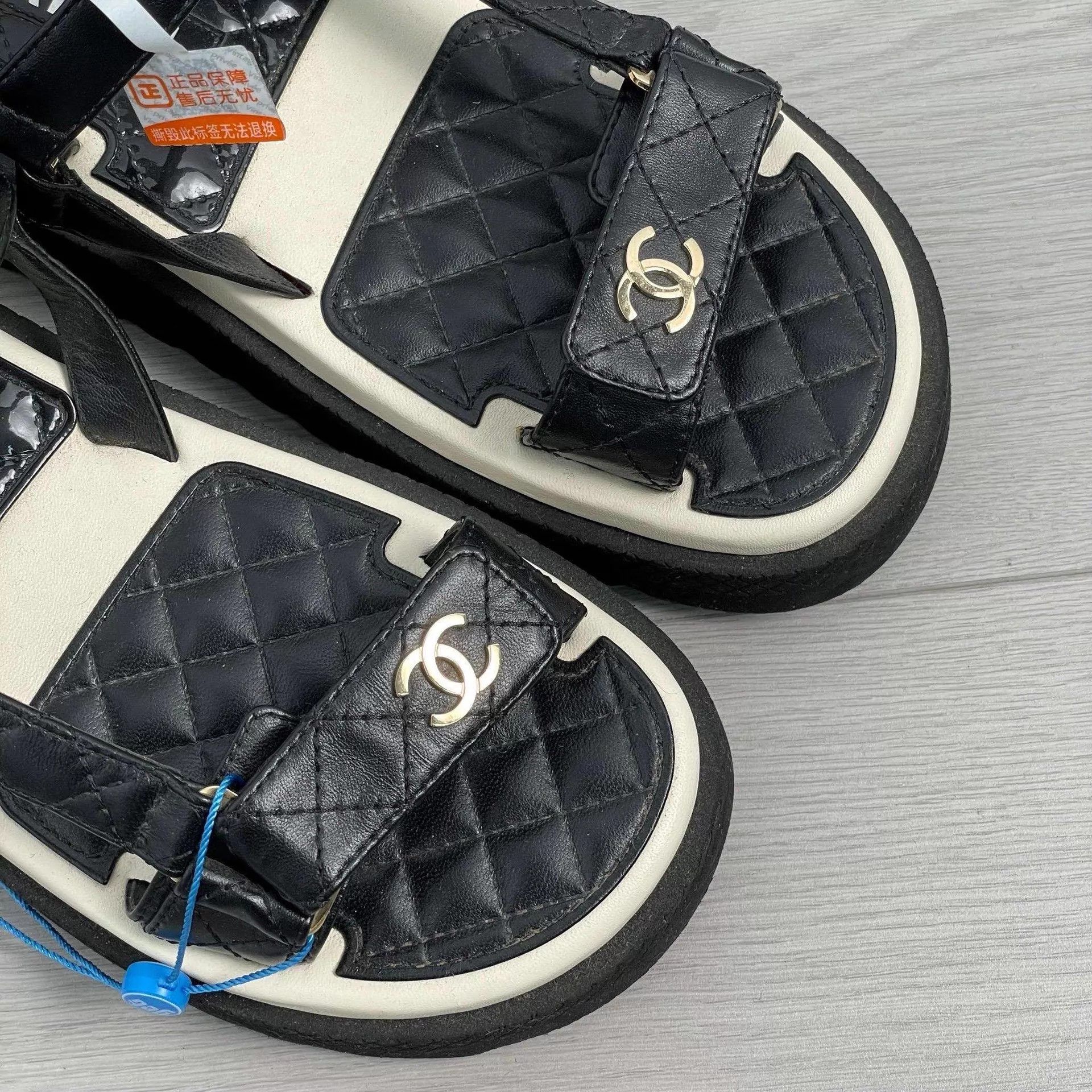 Chanel Chanel Gold Button Quilted Platform Sandal Black Size 38 Size US 7.5 / IT 37.5 - 6 Thumbnail