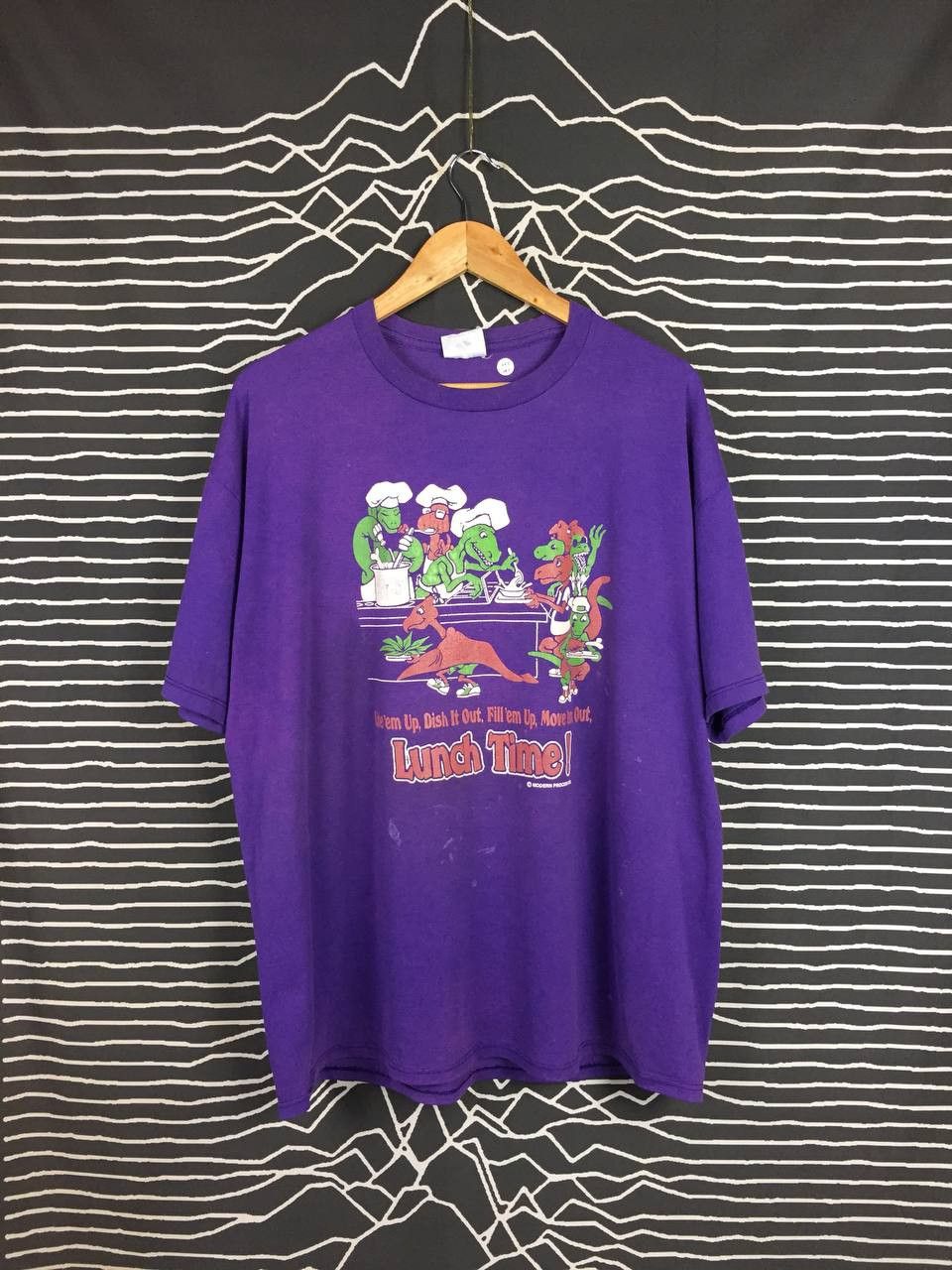 Jerzees × Vintage Vtg 90s Distressed Dinosaur "Lunch Time!" Made In Usa Tee Size US XL / EU 56 / 4 - 1 Thumbnail