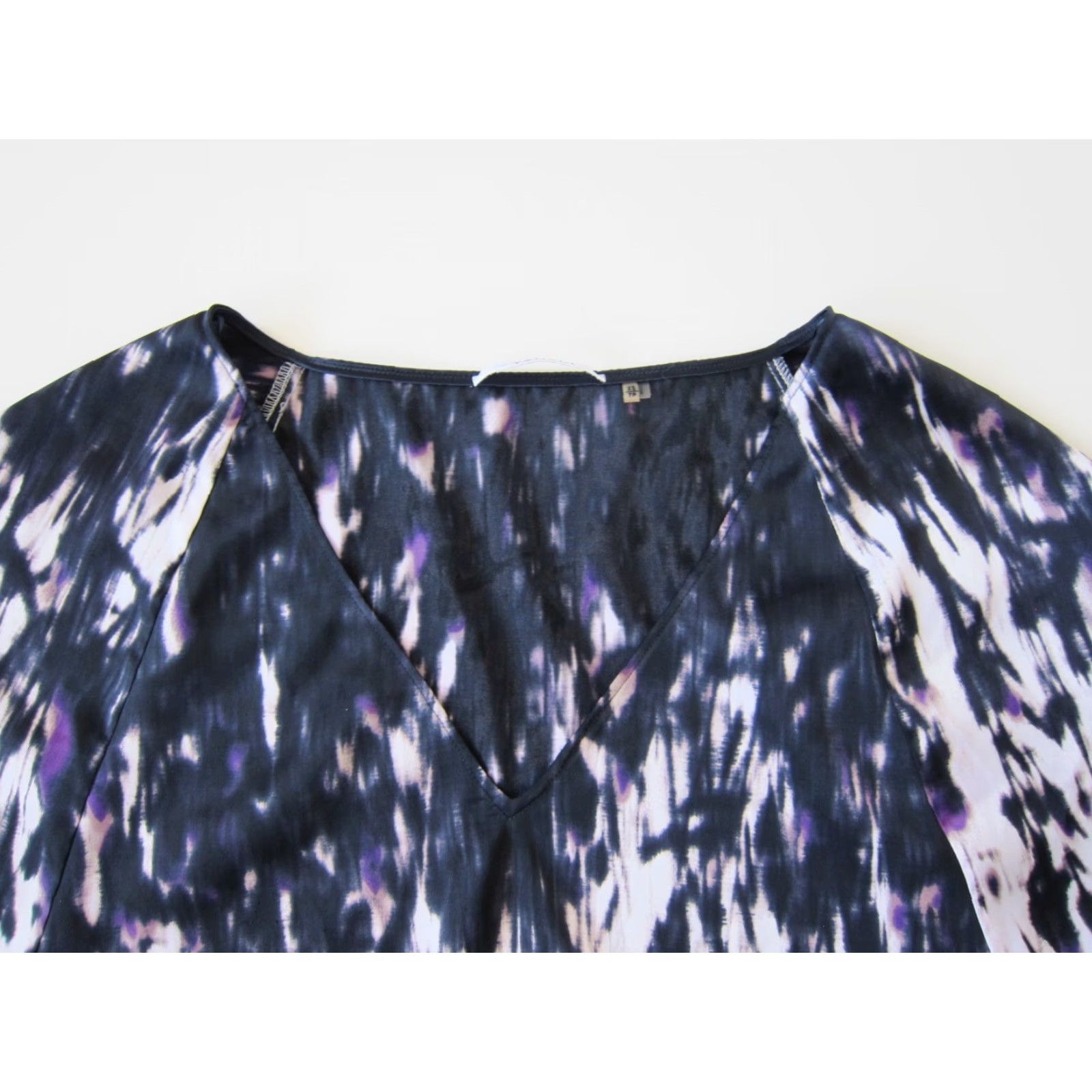 Vintage Tahari Purple Black Pink Silky Tie Dye V-Neck Tunic Flowy Blouse Women XS Size XS / US 0-2 / IT 36-38 - 3 Thumbnail