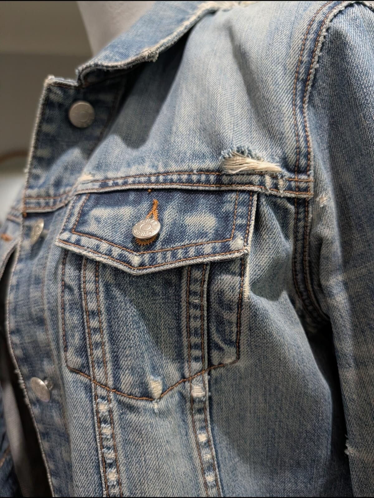 J.Crew J. Crew Light Wash Distressed Denim Jacket Size S / US 4 / IT 40 - 5 Thumbnail