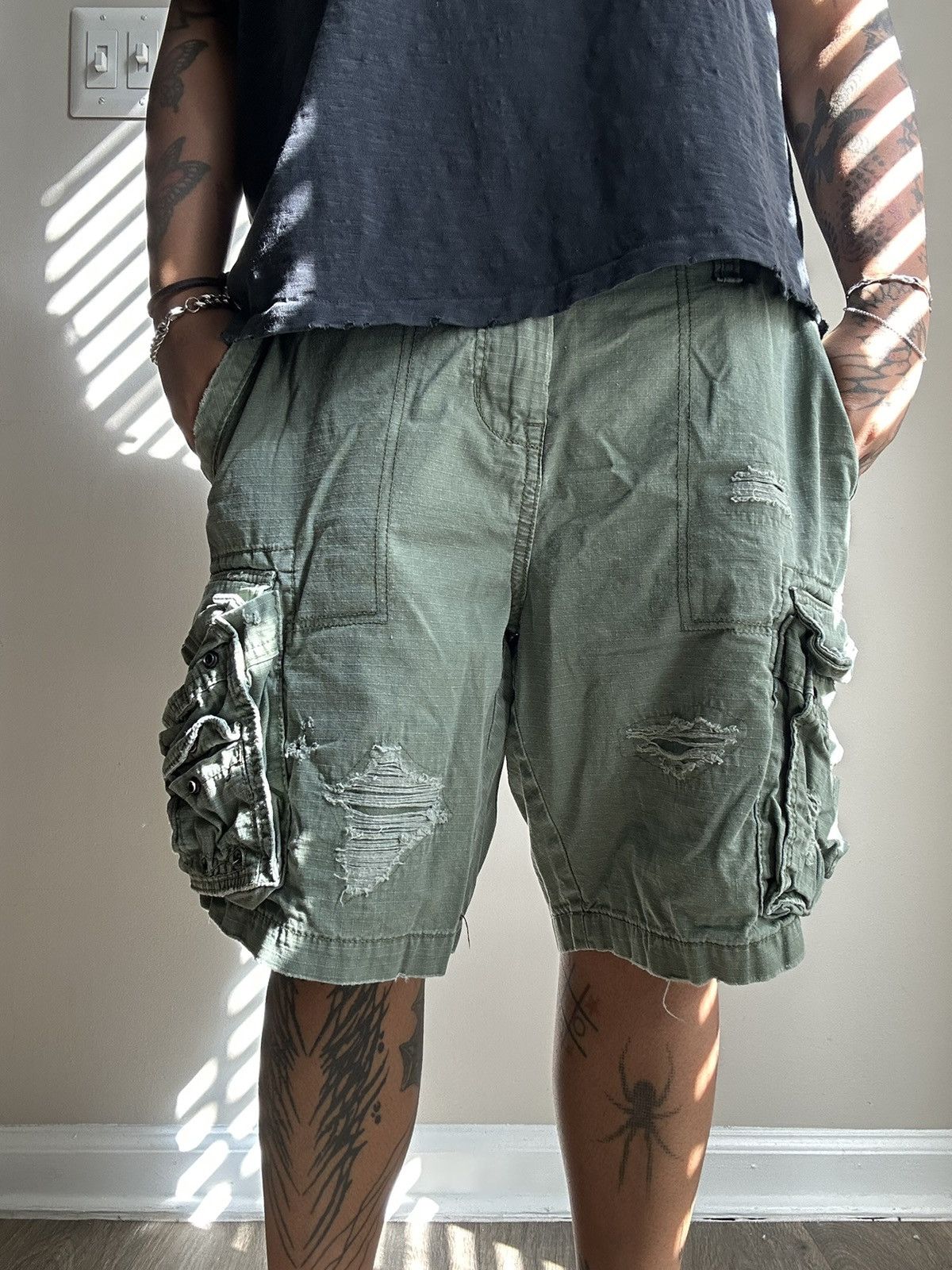 Aeropostale Thrashed/ Distressed Green Cargo Shorts Size US 36 / EU 52 - 7 Thumbnail