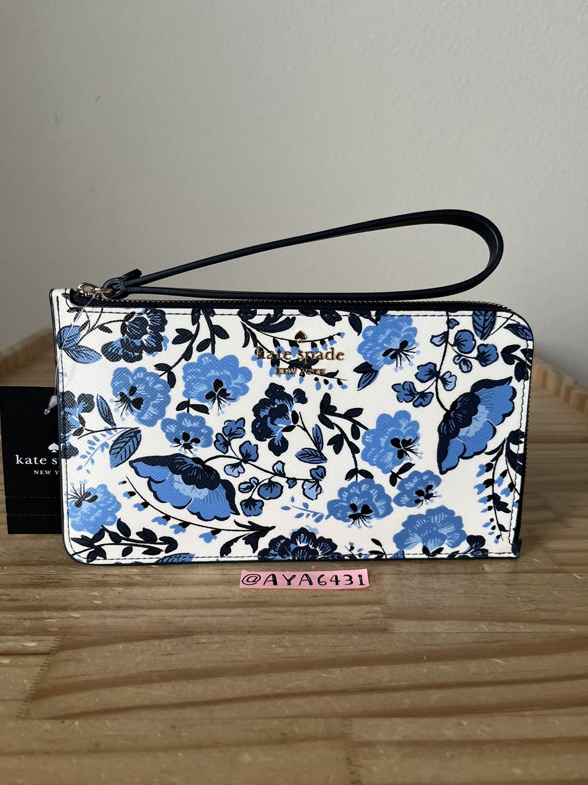 Kate Spade medium L-zip wristlet