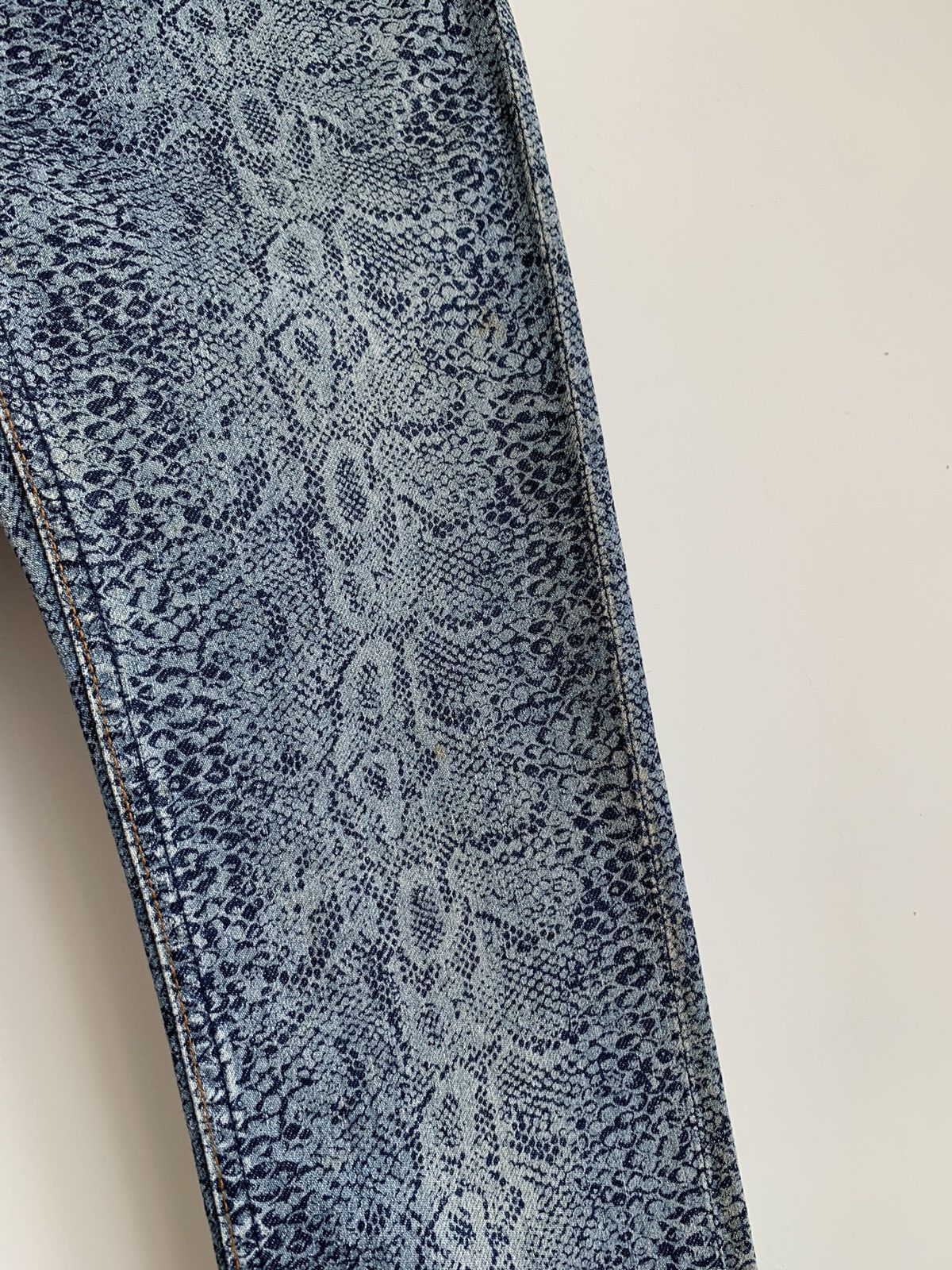 Hysteric Glamour 2000s Hysteric Glamour Snake Pattern Skinny Jeans Size US 26 / EU 42 - 12 Thumbnail