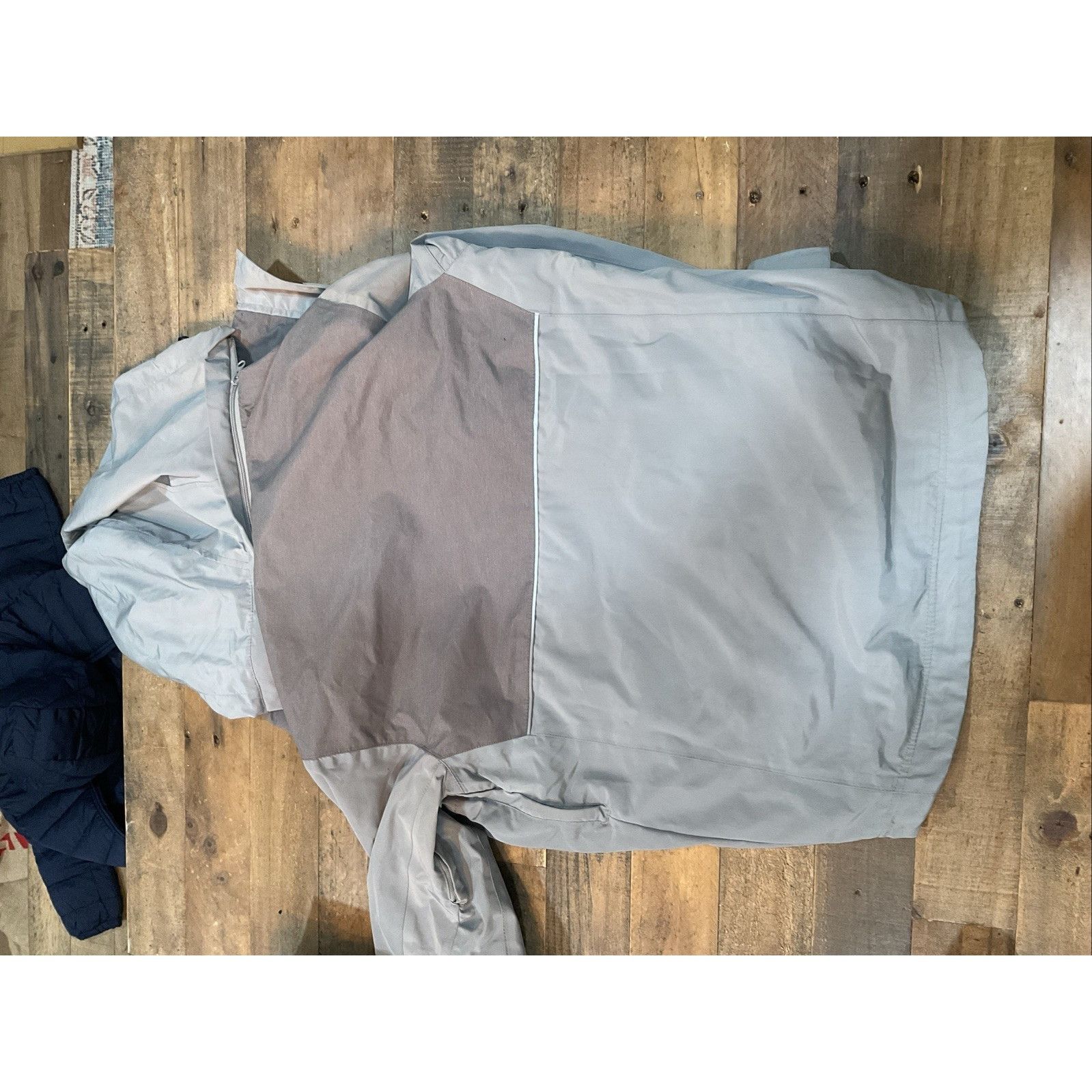 New Balance New Balance 2-Tone Gray Waterproof Rain Jacket XS – Hooded, Size US XS / EU 42 / 0 - 11 Thumbnail