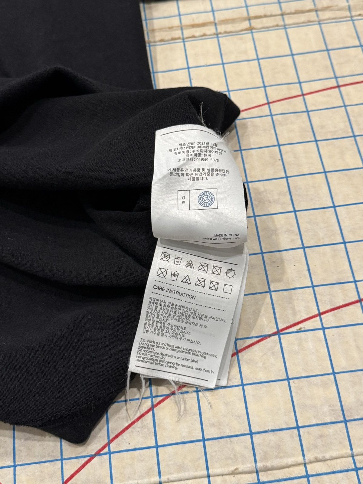 WE11DONE We11done Track Tee Black Heart Logo Fits Mens Large Black Size US L / EU 52-54 / 3 - 6 Thumbnail
