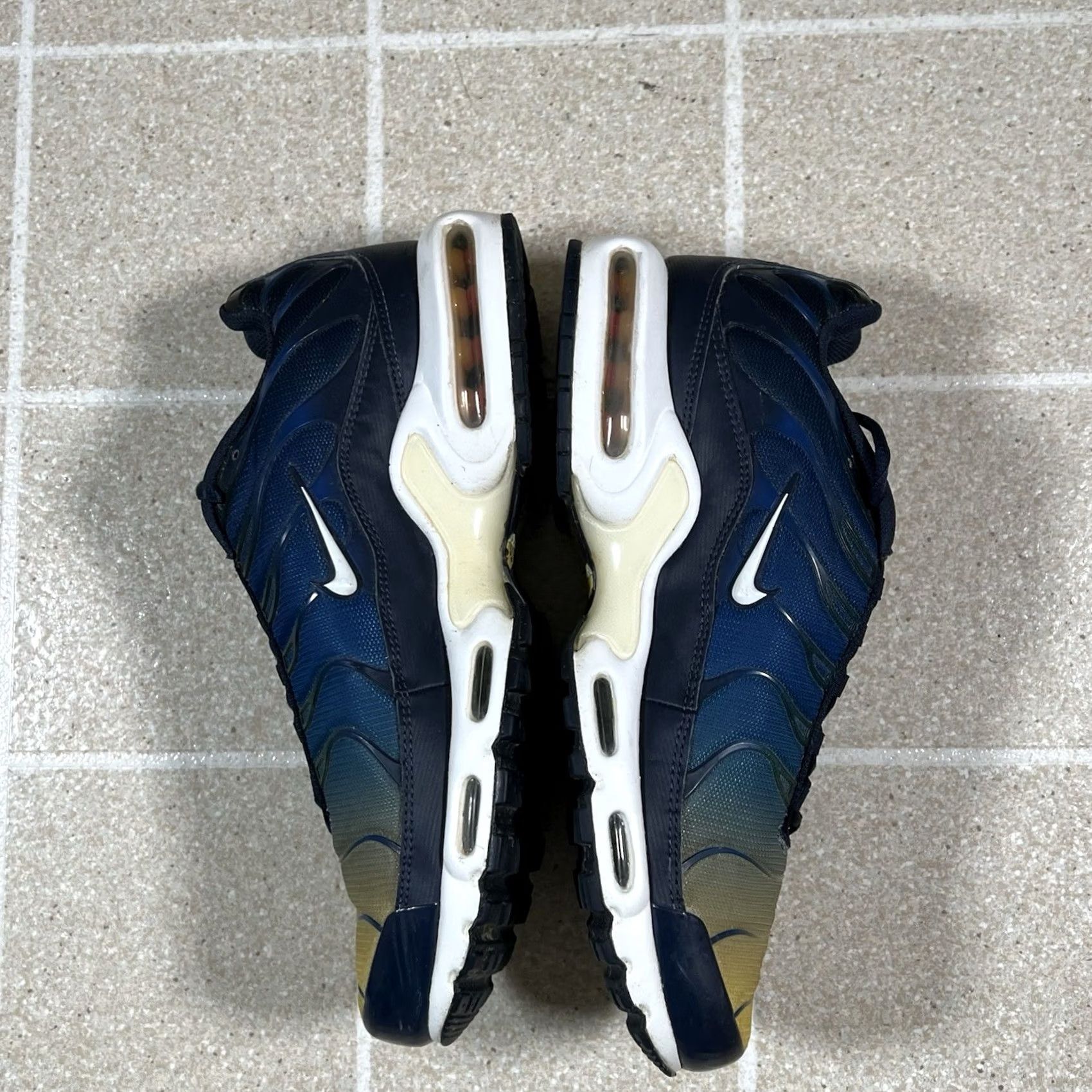 Nike Nike Air Max Plus Gradient Pack 852630-407 sz 11 Navy Yellow Men Sneaker Athletic 2018 Size US 11 / EU 44 - 8 Thumbnail