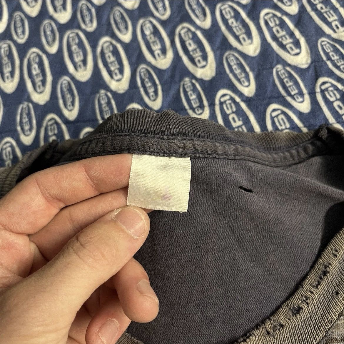 Fruit Of The Loom Vtg 90s Fruit of the Loom Sunfaded Faded Pocket Shirt Navy Size US XL / EU 56 / 4 - 5 Thumbnail