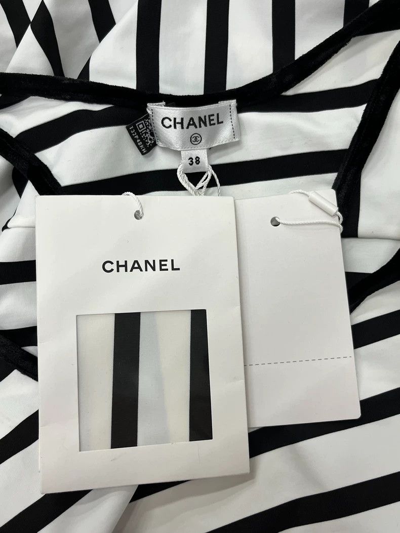 Chanel chanel Black and white striped swimsuit Size 38" / US 16 / IT 52 - 3 Thumbnail
