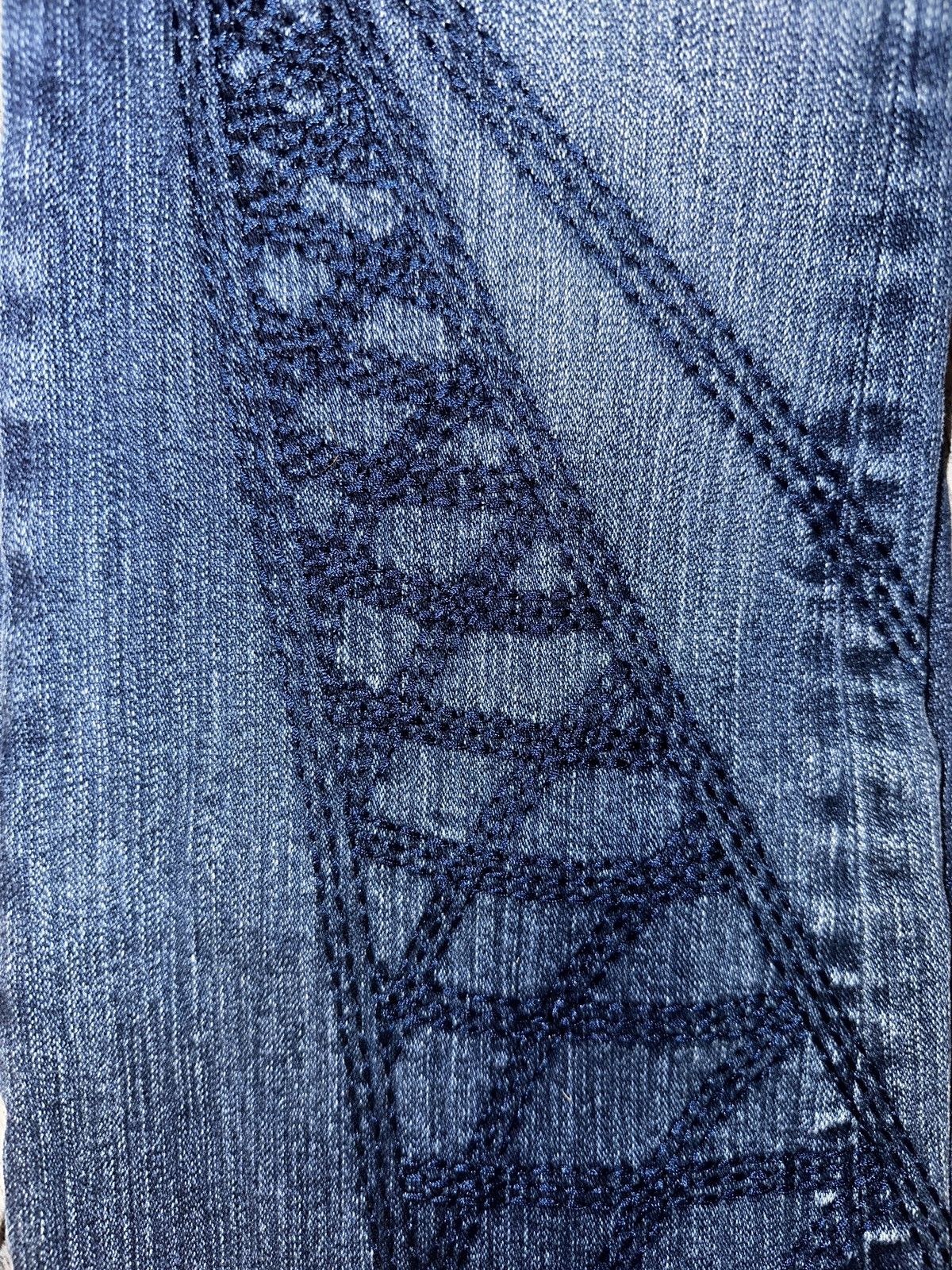 Bebe × Japanese Brand Bebe Abstract Embroidered Jeans Size US 28 / EU 44 - 4 Thumbnail