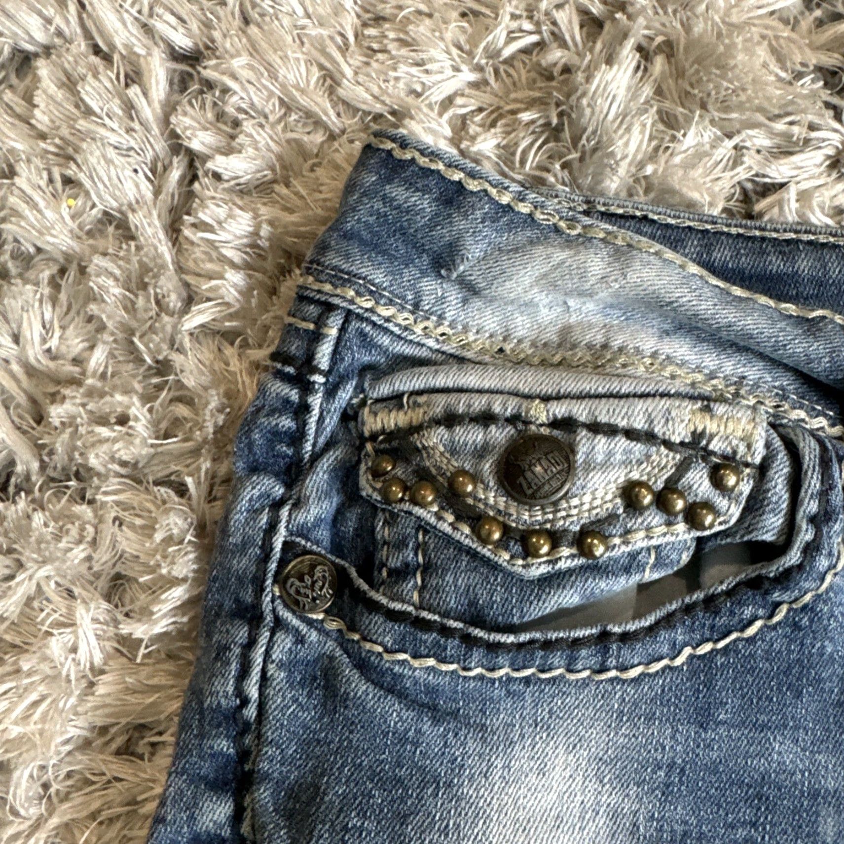 Vintage VINTAGE Zana Di Short’s Women’s 10 Blue Jean Light Wash 4" Inseam Cargo Jeans Women Mens? Size 32" / US 10 / IT 46 - 4 Thumbnail