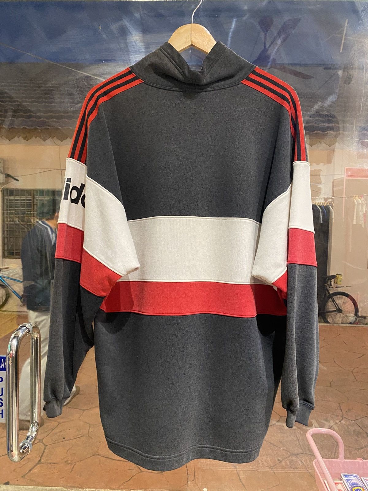Adidas Vintage Adidas 3 Stripes Colourblock Crewneck Sweatshirt Size US XXL / EU 58 / 5 - 2 Thumbnail