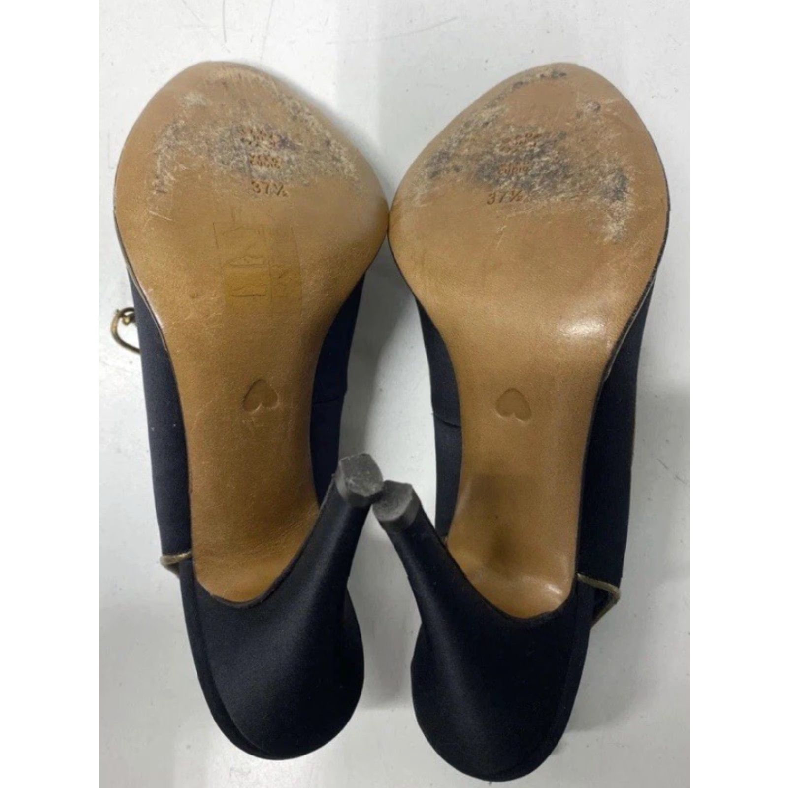 Moschino VINTAGE Moschino Women’s Pump Heels Black/Gold Made In Italy Size 7 Women’s Shoe Style Pump United Gold Black Size US 7 / IT 37 - 6 Thumbnail