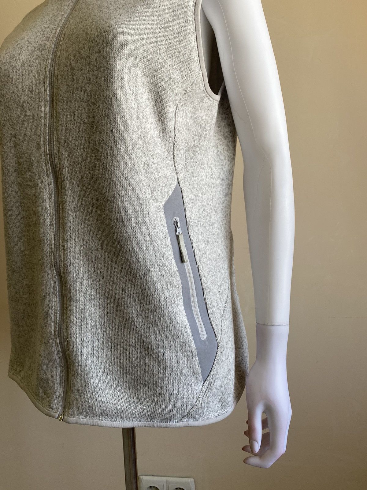 Arc'teryx Arcteryx Womens Grey Fleece Vest Size L Size L / US 10 / IT 46 - 13 Thumbnail
