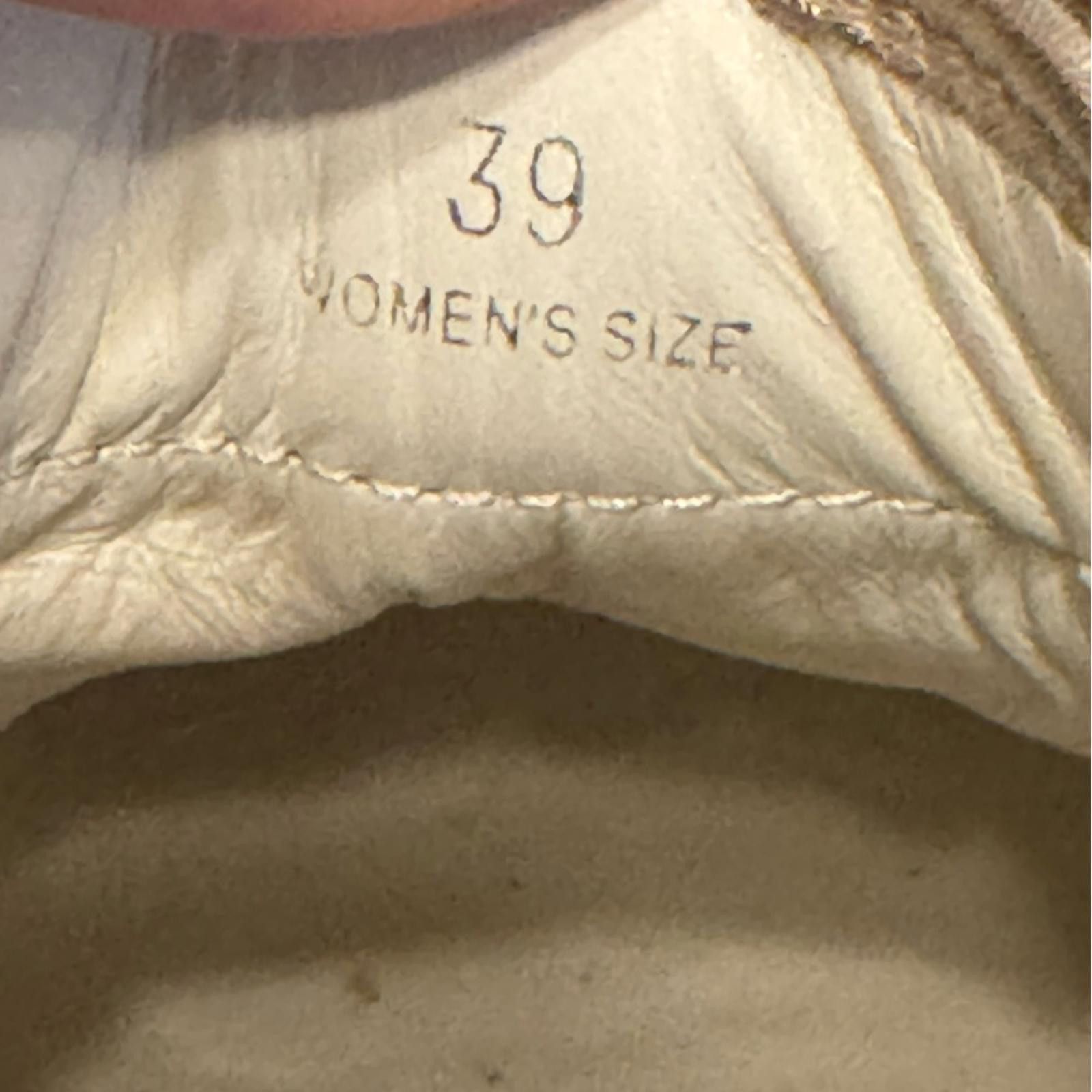 Tod's TODS Metallic Gold Sneakers‎ in size 39 Size US 8.5 / IT 38.5 - 6 Thumbnail