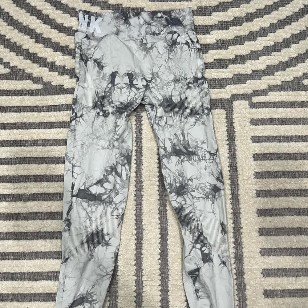 Designer Pink active leggings size large Size 36" / US 14 / IT 50 - 6 Thumbnail
