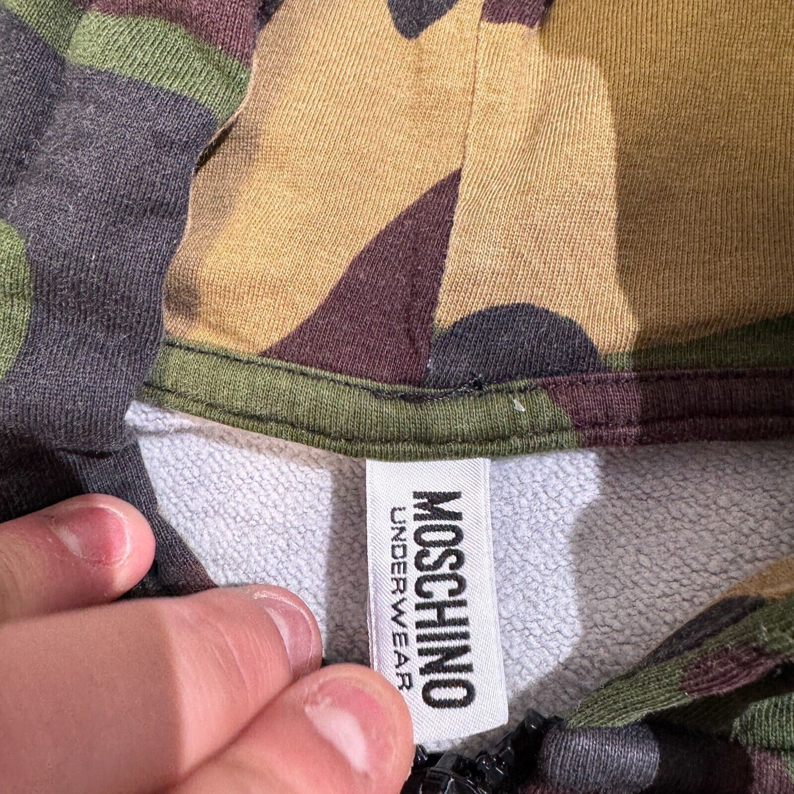 Moschino × Vintage Vintage 90s Moschino Unisex Green Camo Cotton Hoodie Size S Size US S / EU 44-46 / 1 - 8 Thumbnail