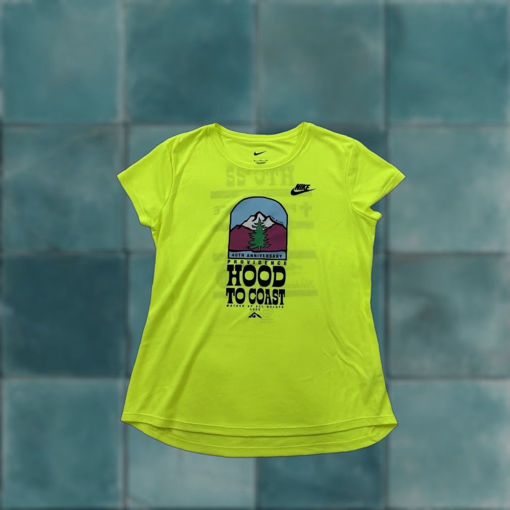 Nike Nike Shirt Womens Medium Yellow Short Sleeve Hood To Coast Relay 2022 Size M / US 6-8 / IT 42-44 - 1 Thumbnail