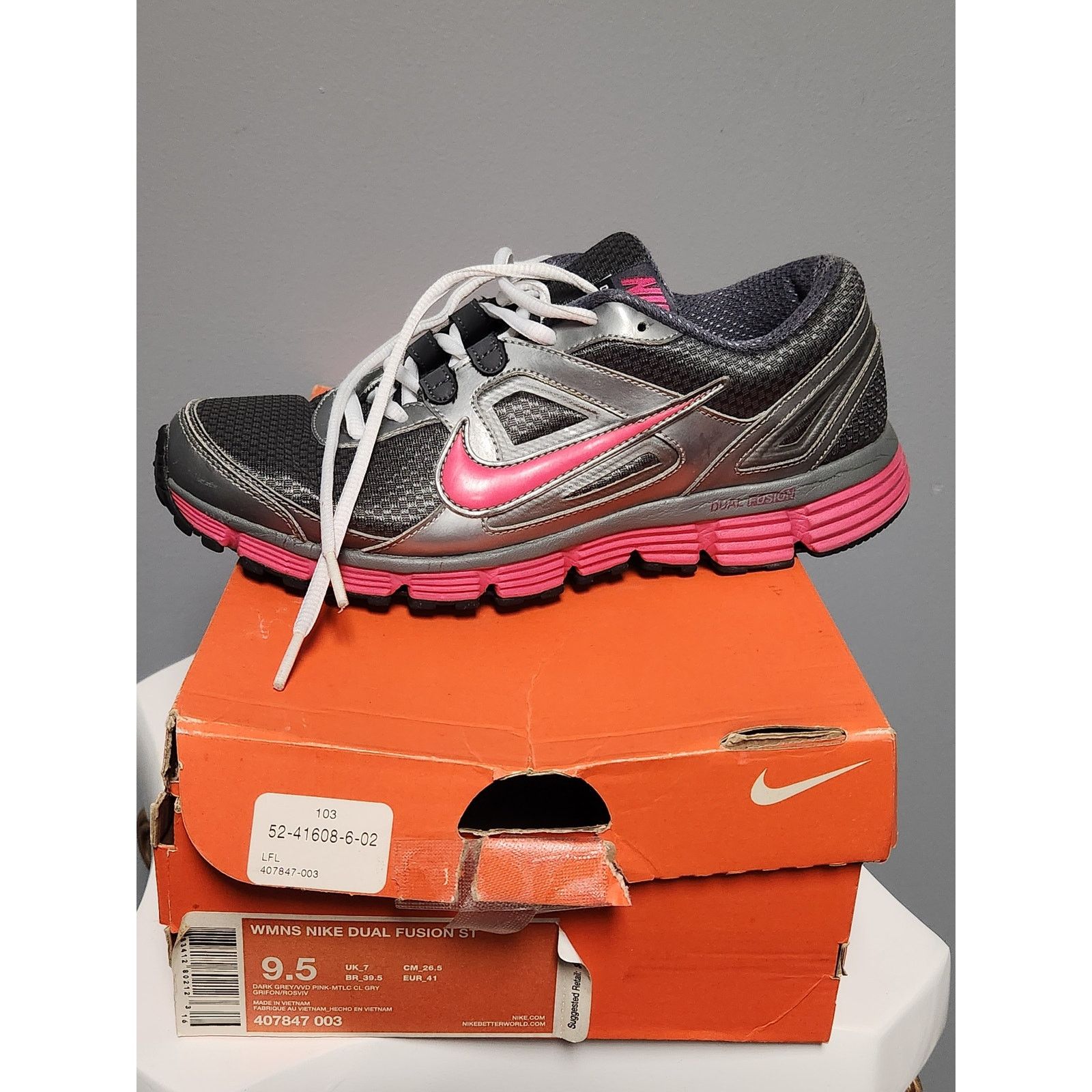 Nike Nike Dual Fusion ST Grey and Pink 9.5 Women's Size US 9.5 / IT 39.5 - 6 Thumbnail