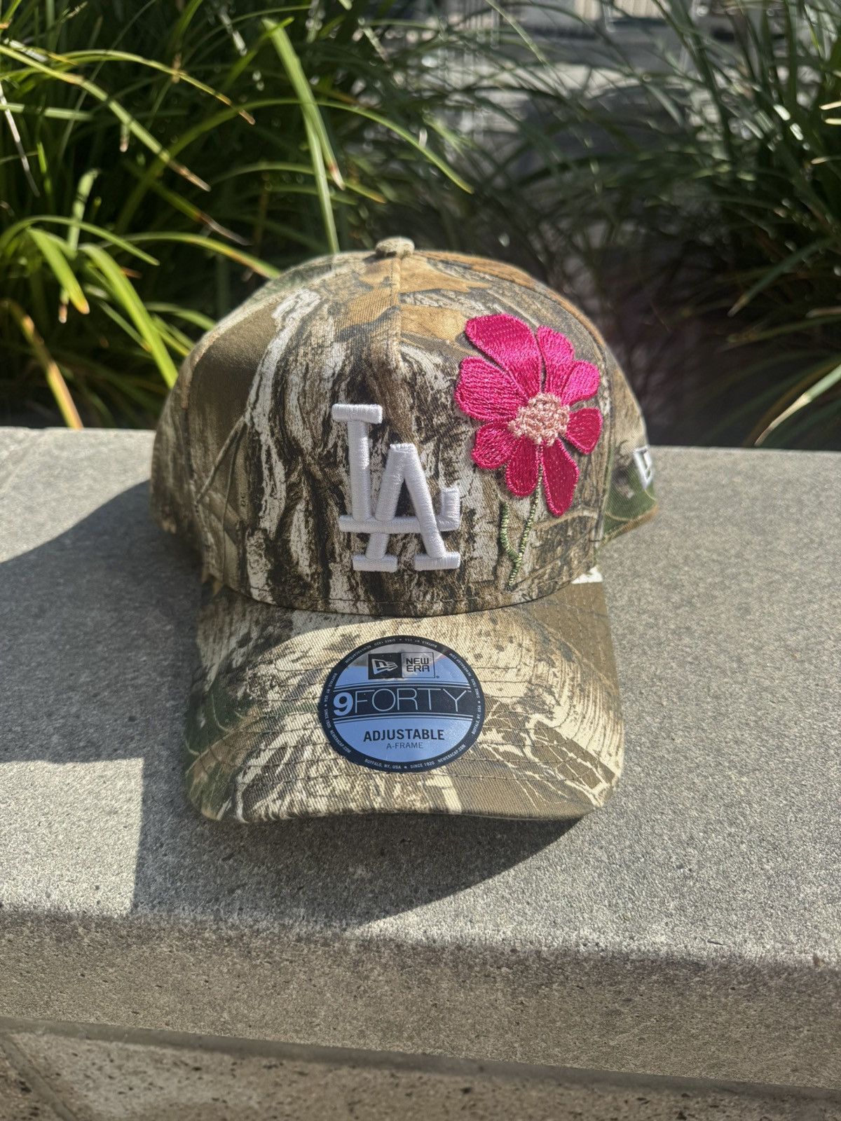 Other Real tree snap back with hand, embroidered flower Size ONE SIZE - 4 Thumbnail