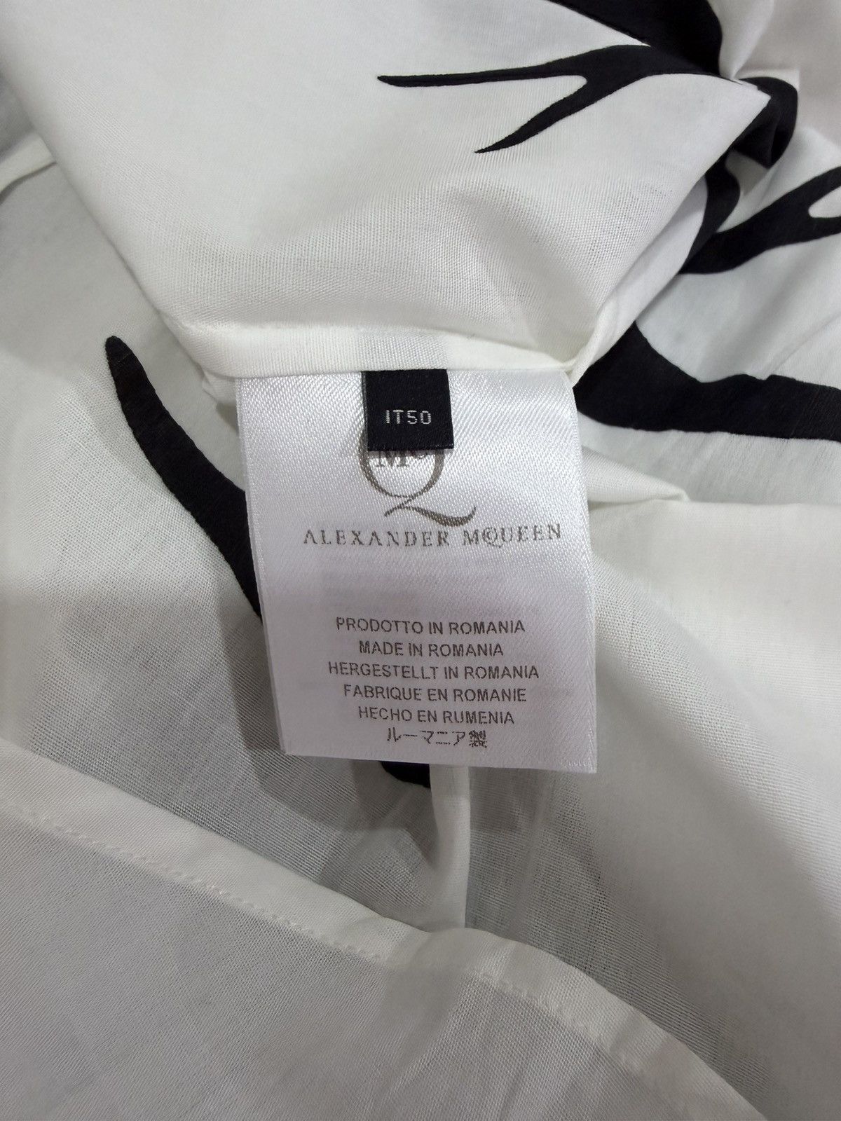 Alexander McQueen BNWT Alexander McQueen Swallow Print Shirt Size US M / EU 48-50 / 2 - 7 Thumbnail