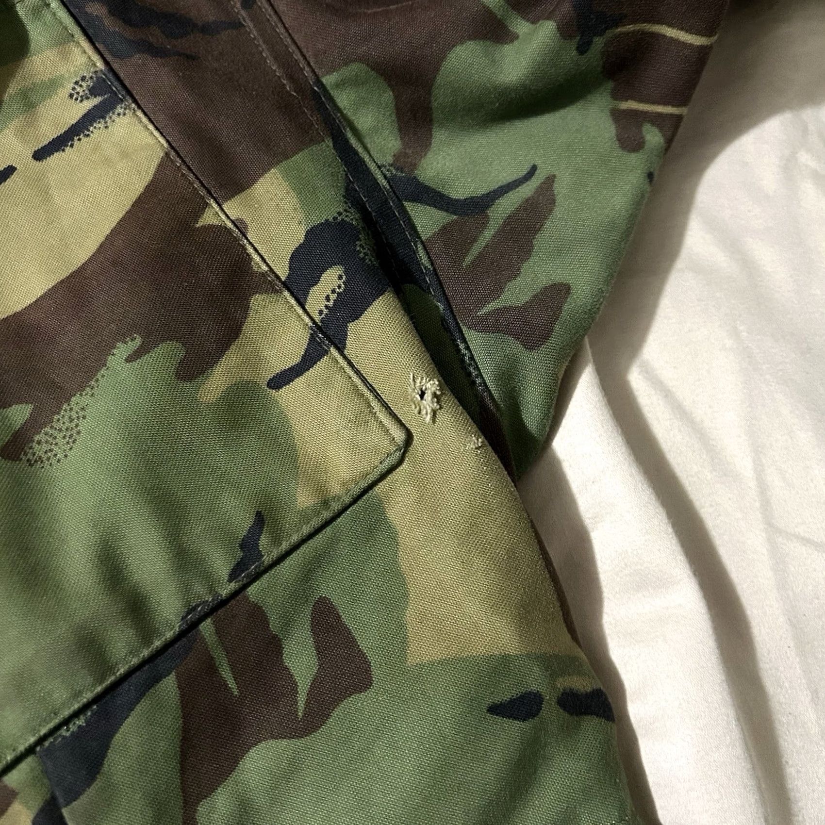 Vintage VINTAGE James Smith & Co British Army Camo DPM Slant Pocket Jacket Large Mens Green Camouflage Military Jacket Pockets Size US L / EU 52-54 / 3 - 6 Thumbnail