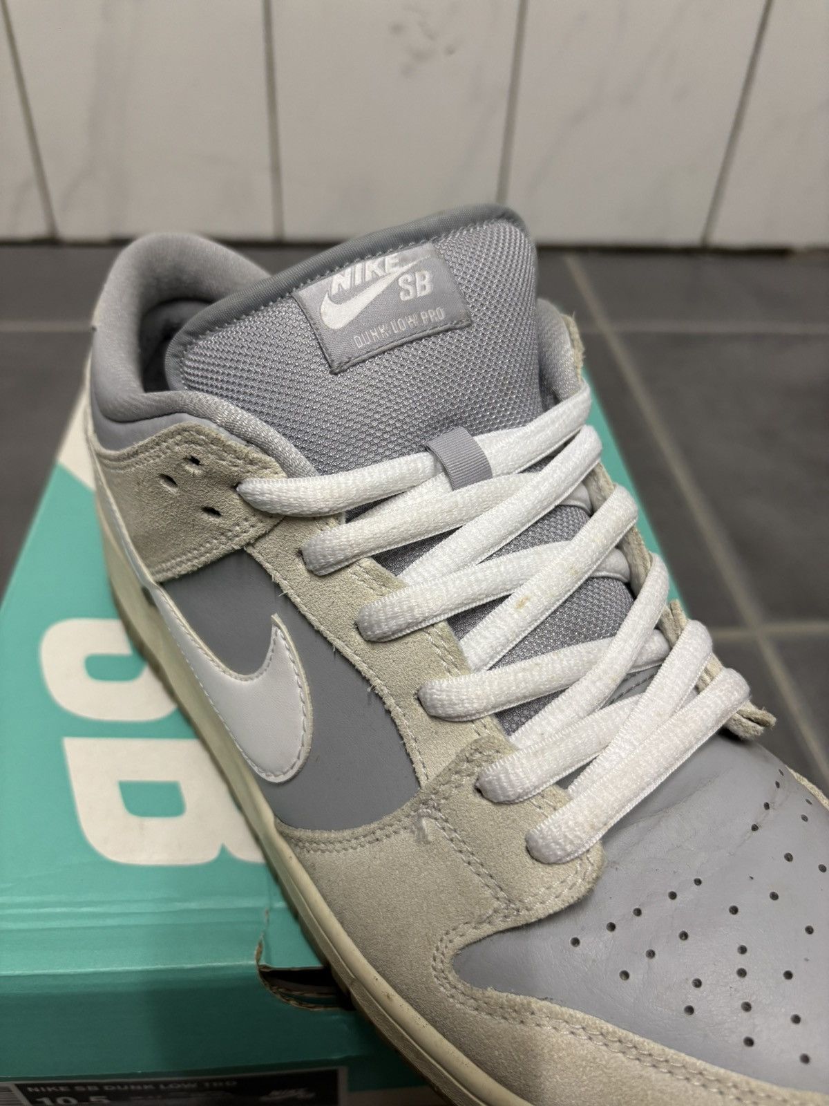 Nike Nike SB Dunk Low “Summit White / Wolf Grey” Size US 10.5 / EU 43-44 - 7 Thumbnail