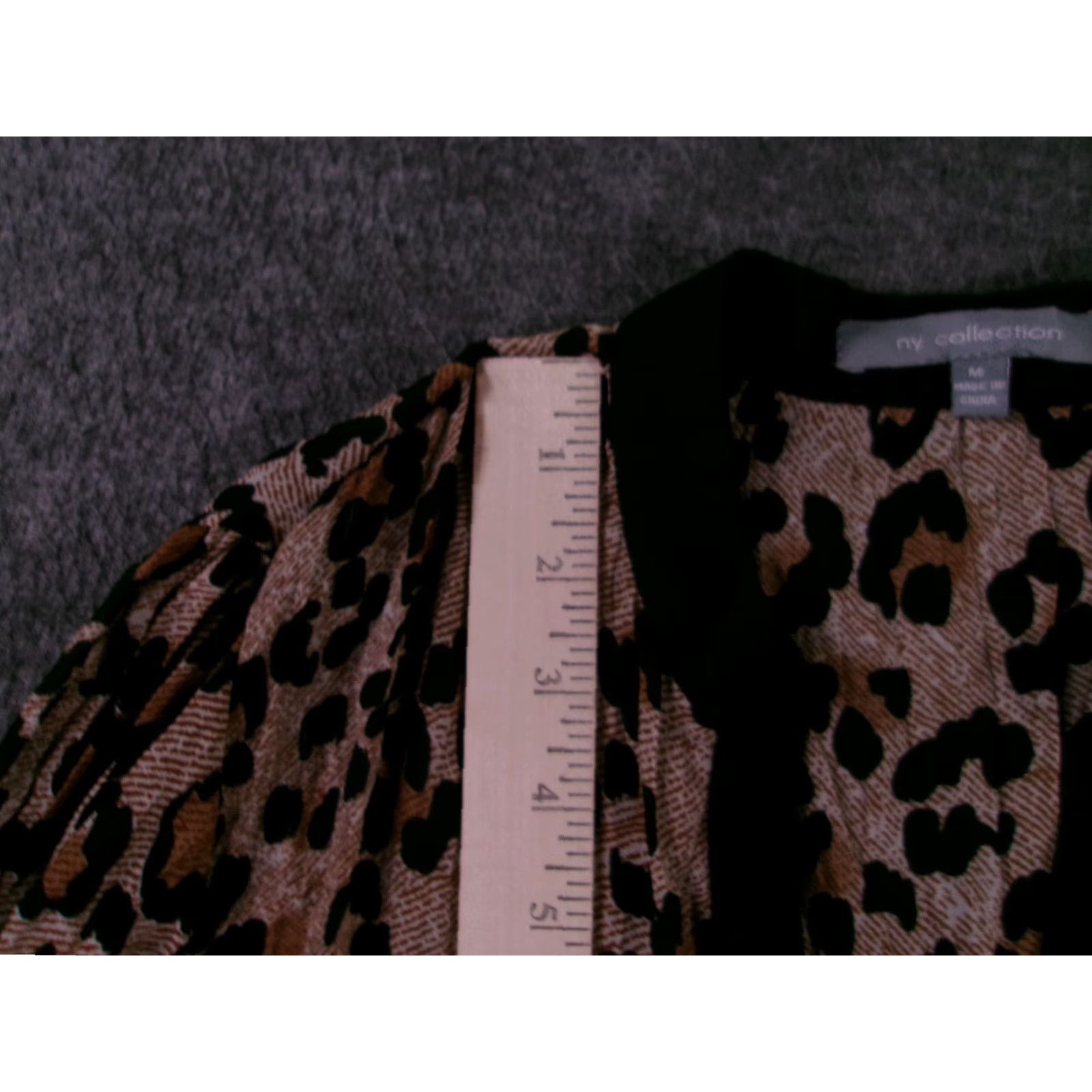 Vintage NY Collection Blouse Womens M Leopard Print Long Sleeve Button Front Tan Beige Black Puff Sleeve Pleated Shoulders V-Neck Size M / US 6-8 / IT 42-44 - 4 Thumbnail