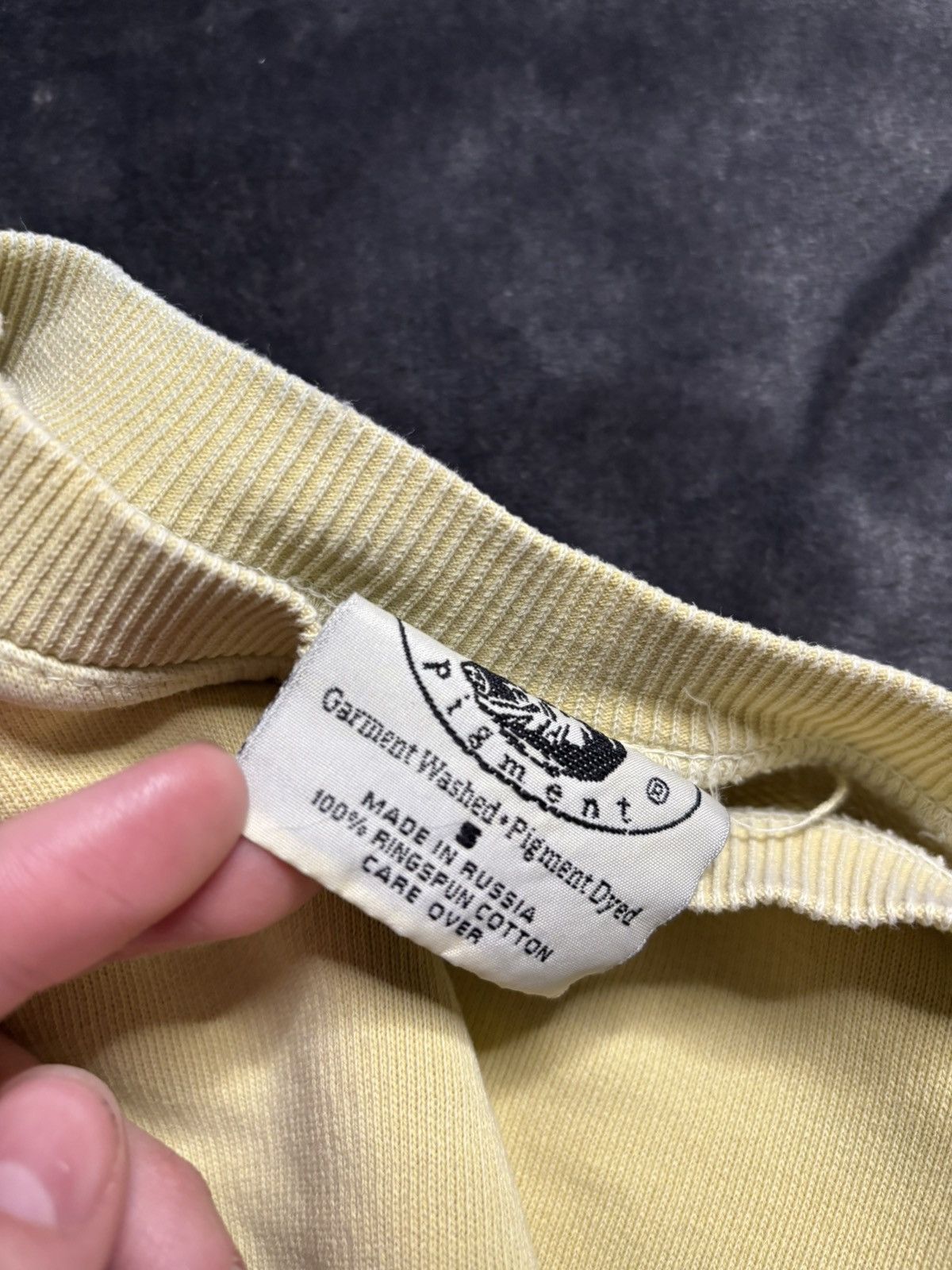 Authentic Pigment Distressed Yellow Vintage Crewneck Size US S / EU 44-46 / 1 - 3 Thumbnail