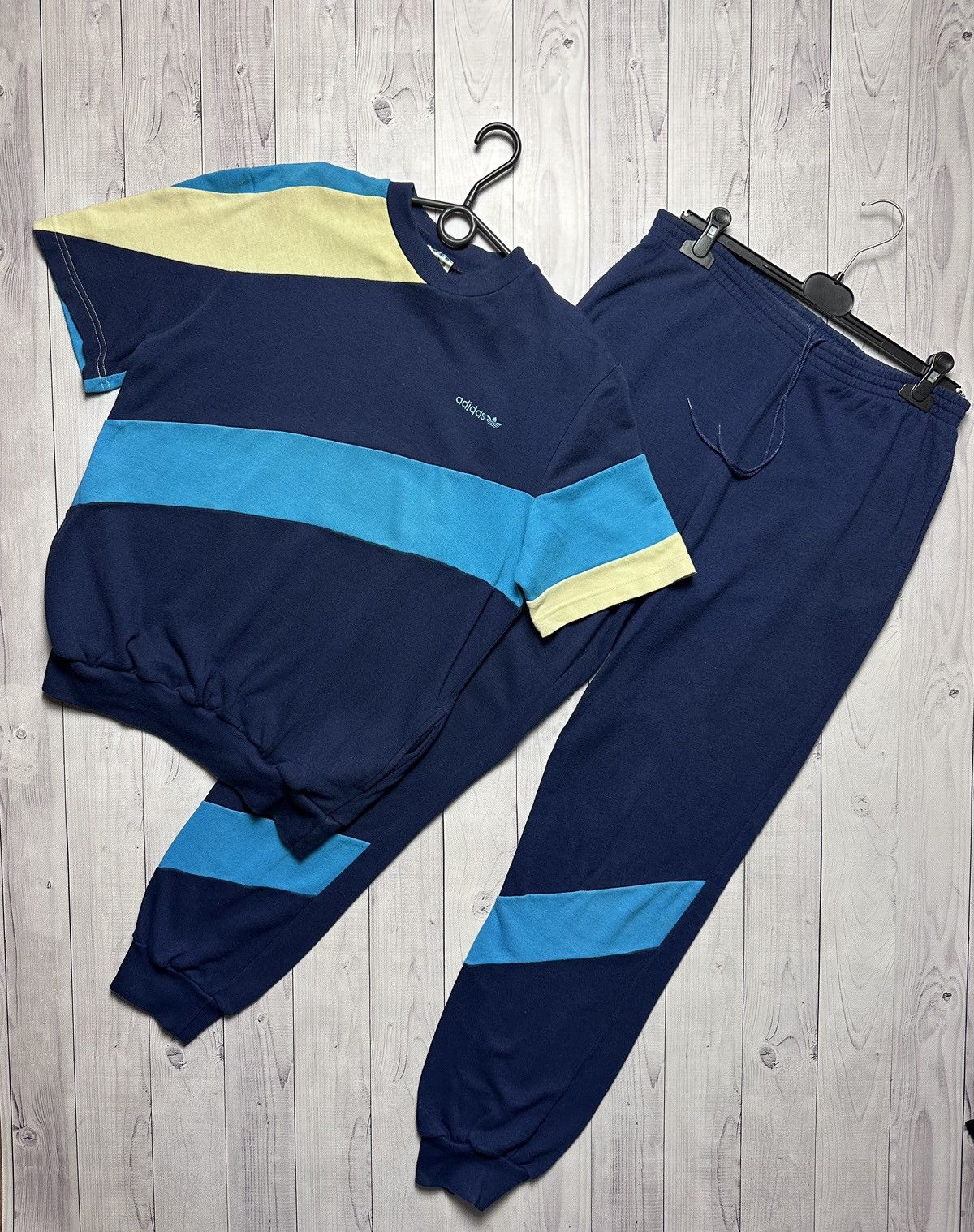 Vintage Vintage Adidas original track suit sweatpants rare size M Size US M / EU 48-50 / 2 - 1 Thumbnail