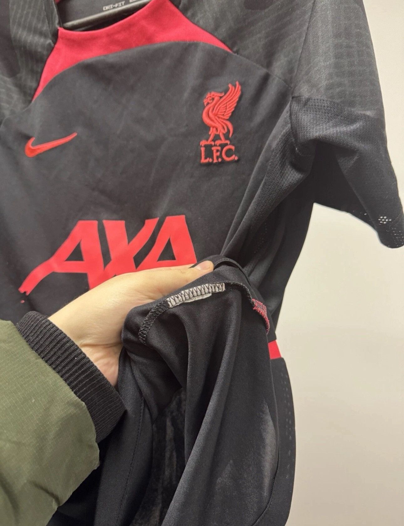Nike NIKE LIVERPOOL 2022 2023 TRAINING SHIRT FOOTBALL SOCCER Size US M / EU 48-50 / 2 - 4 Thumbnail