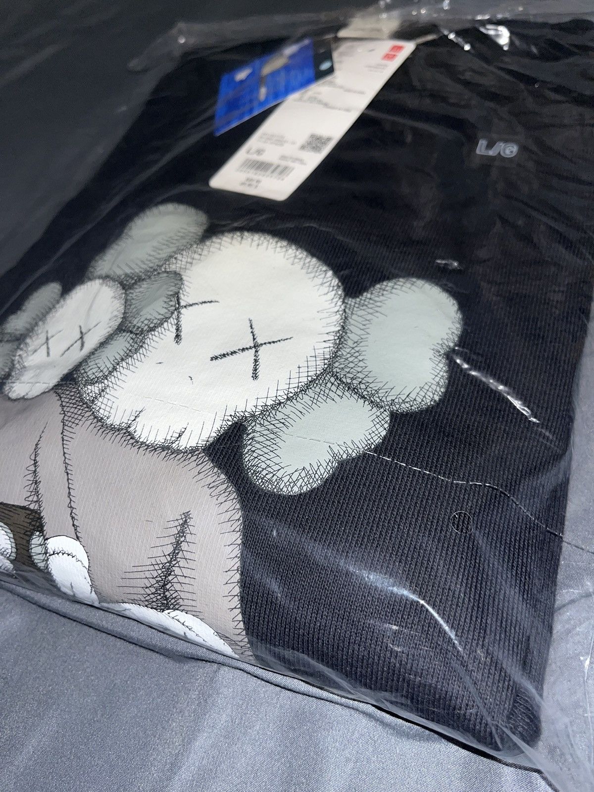 Kaws × Uniqlo Kaws x Uniqlo Sweatshirt Size US L / EU 52-54 / 3 - 3 Thumbnail