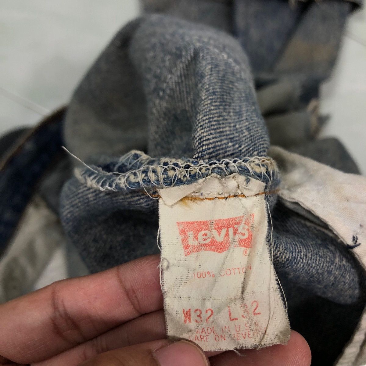 Levi's 🔥VINTAGE DENIM JEANS LEVI’S 501 DISTRESSED RUSTY DESIGN Size US 33 - 21 Thumbnail