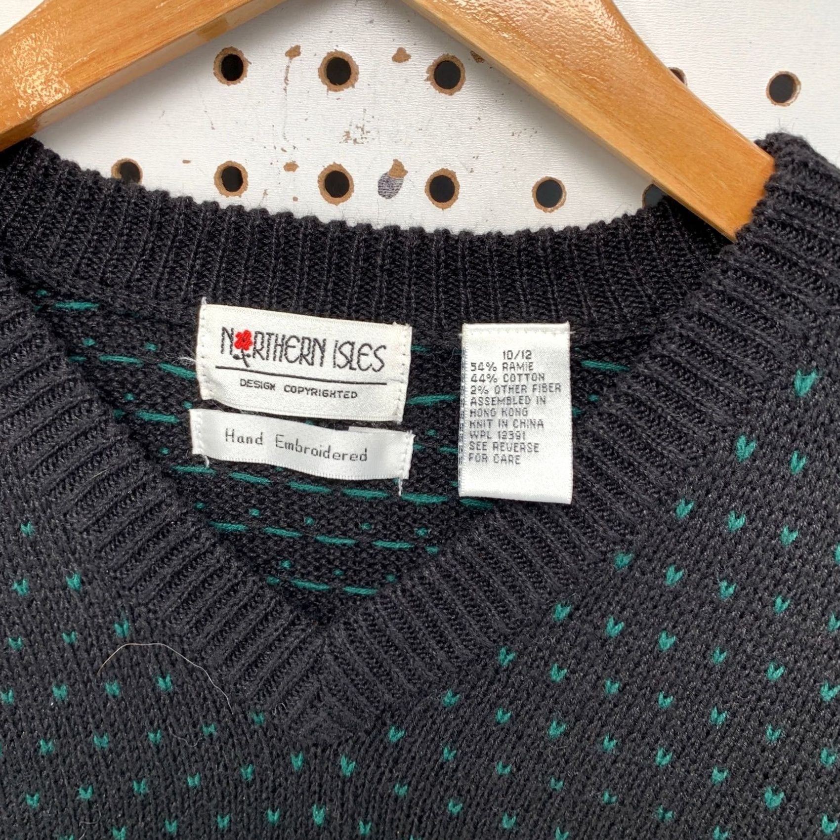 Vintage VINTAGE Northern Isles Dog Sweater Hand Embroidered V-Neck Womens 10 Black Plaid Knit Pullover | Animal Holiday Casual Womens Pullover Sweater 10 Size L / US 10 / IT 46 - 2 Thumbnail