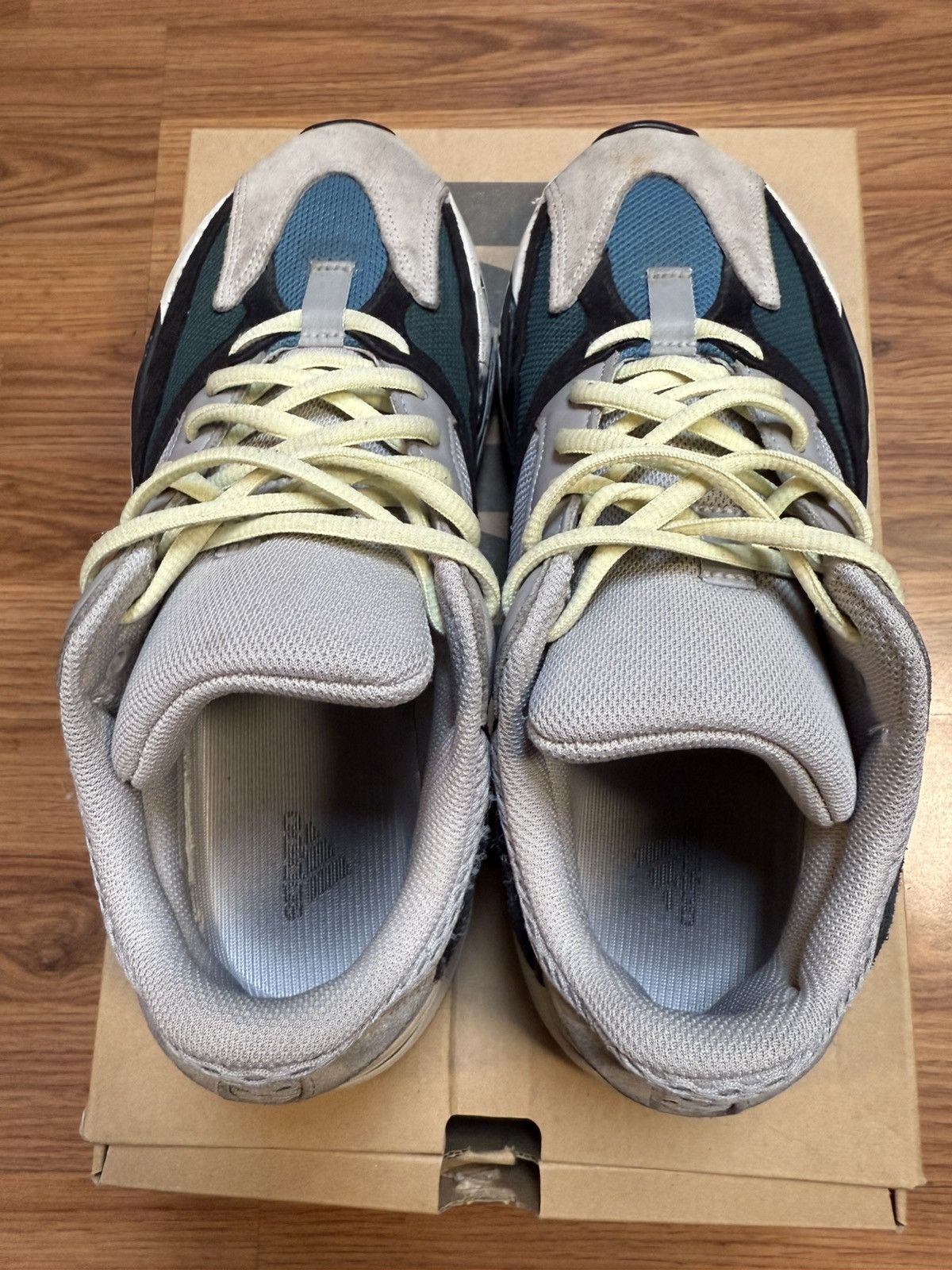 Yeezy Yeezy 700 V2 WaveRunner Size US 9 / EU 42 - 9 Thumbnail