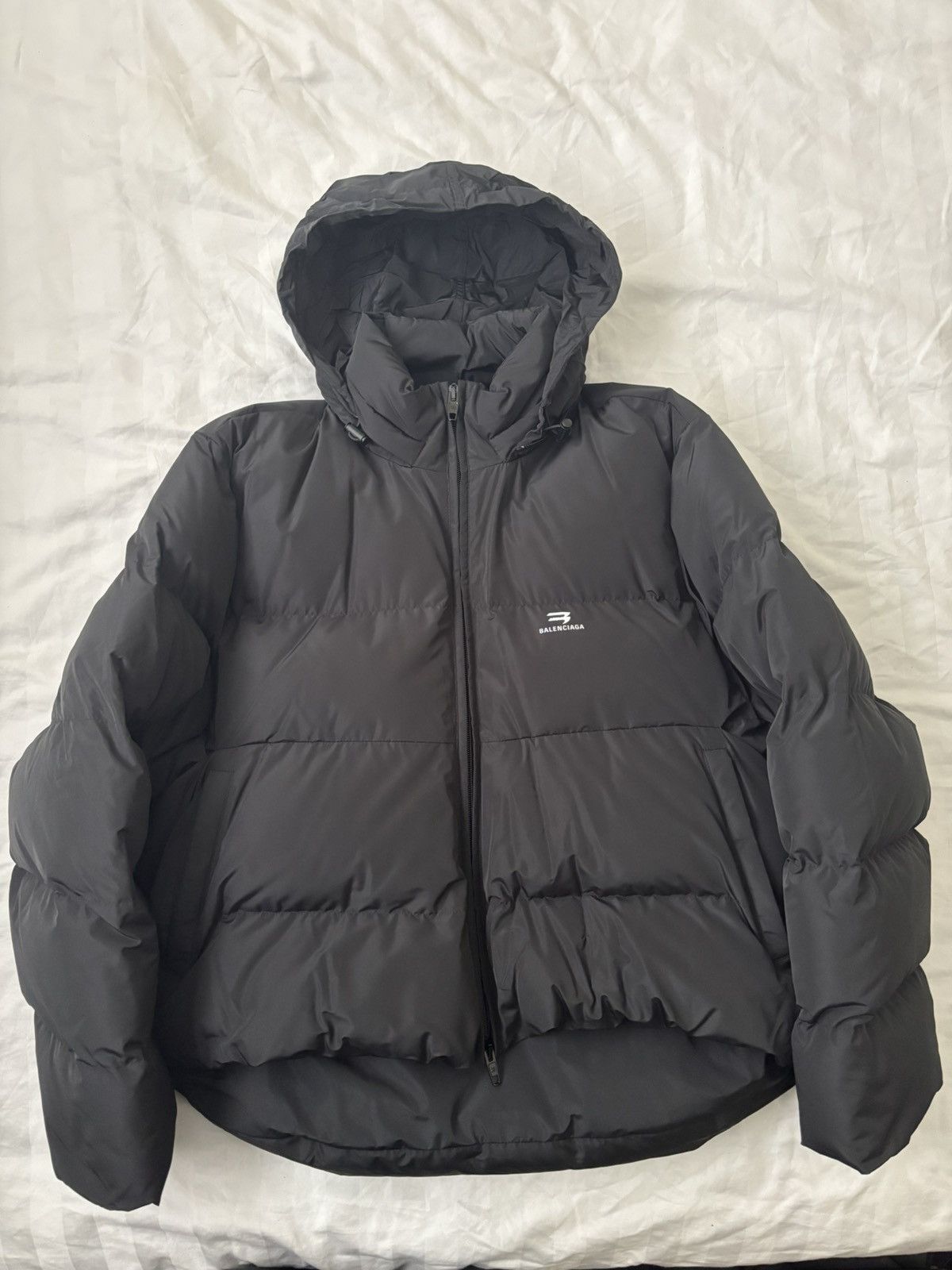 Balenciaga Balenciaga C Shape Puffer Size US XL / EU 56 / 4 - 1 Thumbnail