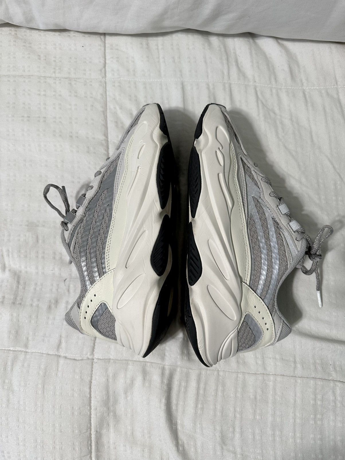 Adidas Yeezy 700v2 Static(2022) size 8 Size US 8 / EU 41 - 4 Thumbnail