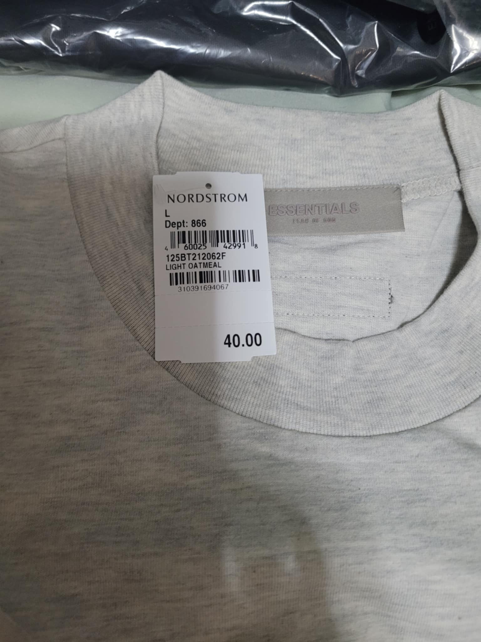 Fear of God Sz L Fear of god essentials light oatmeal tshirt SS22 Size US L / EU 52-54 / 3 - 9 Thumbnail