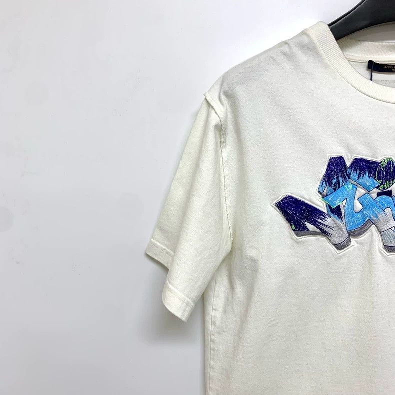 Louis Vuitton Louis Vuitton White monogrammed graffiti embroidered short Size US L / EU 52-54 / 3 - 7 Thumbnail