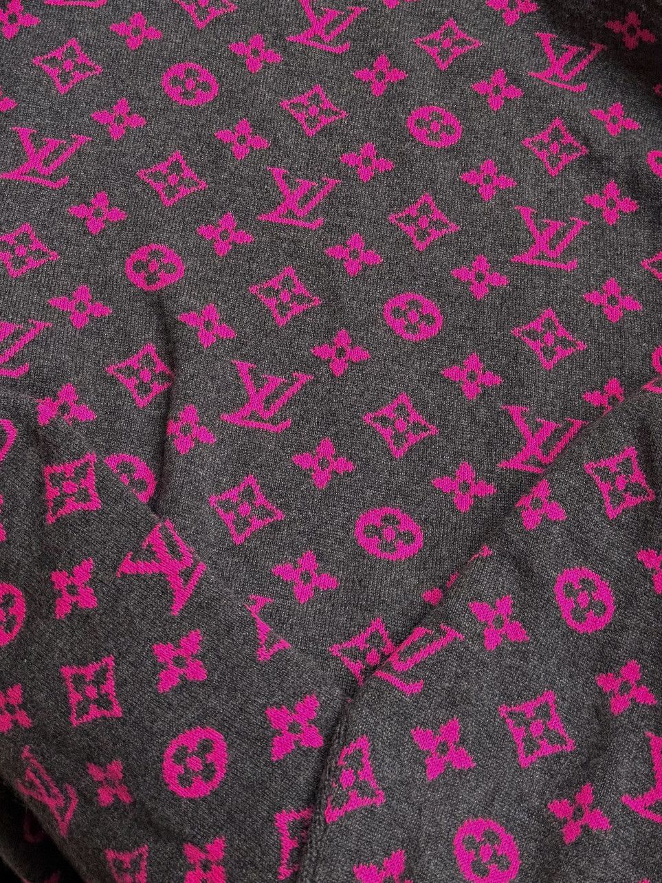 Louis Vuitton Louis Vuitton FW18 Grey Cashmere Pink Monogram Sweater Size US XL / EU 56 / 4 - 4 Thumbnail