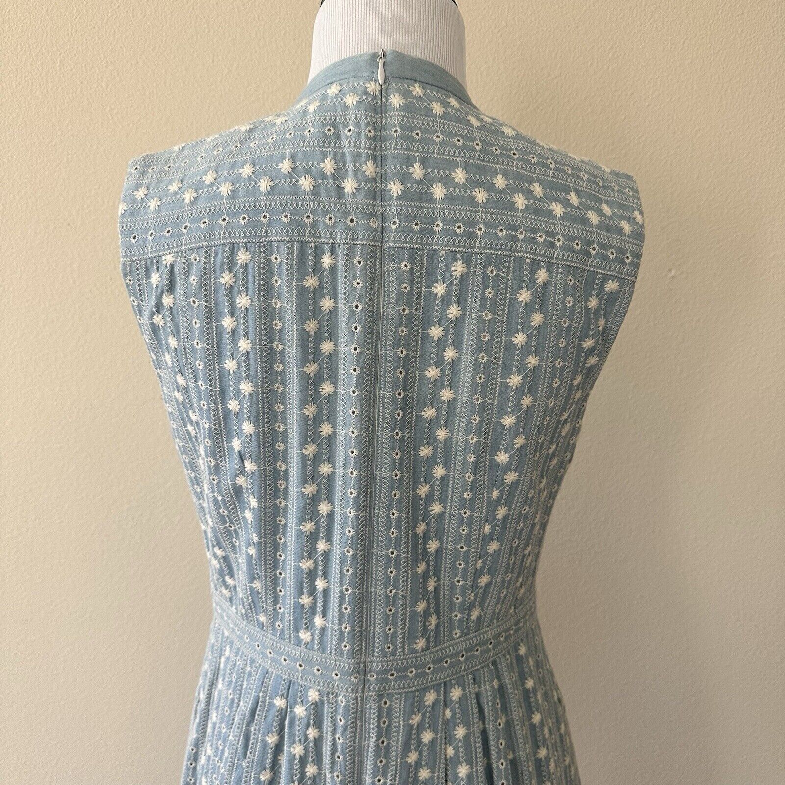 Other Gal Meets Glam Embroidered Chambray A-Line Blue Dress US 4 Size S / US 4 / IT 40 - 6 Thumbnail