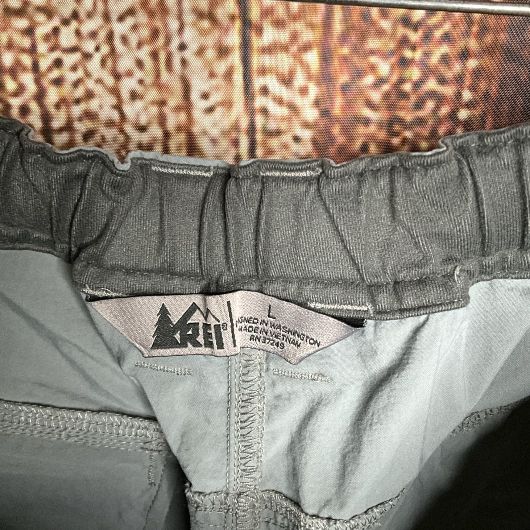 Vintage REI Cargo Shorts Size Large Gray Lightweight Nylon Hiking Regular Men Cargo Shorts L Gray Nylon REI Men's Size US 33 - 4 Thumbnail