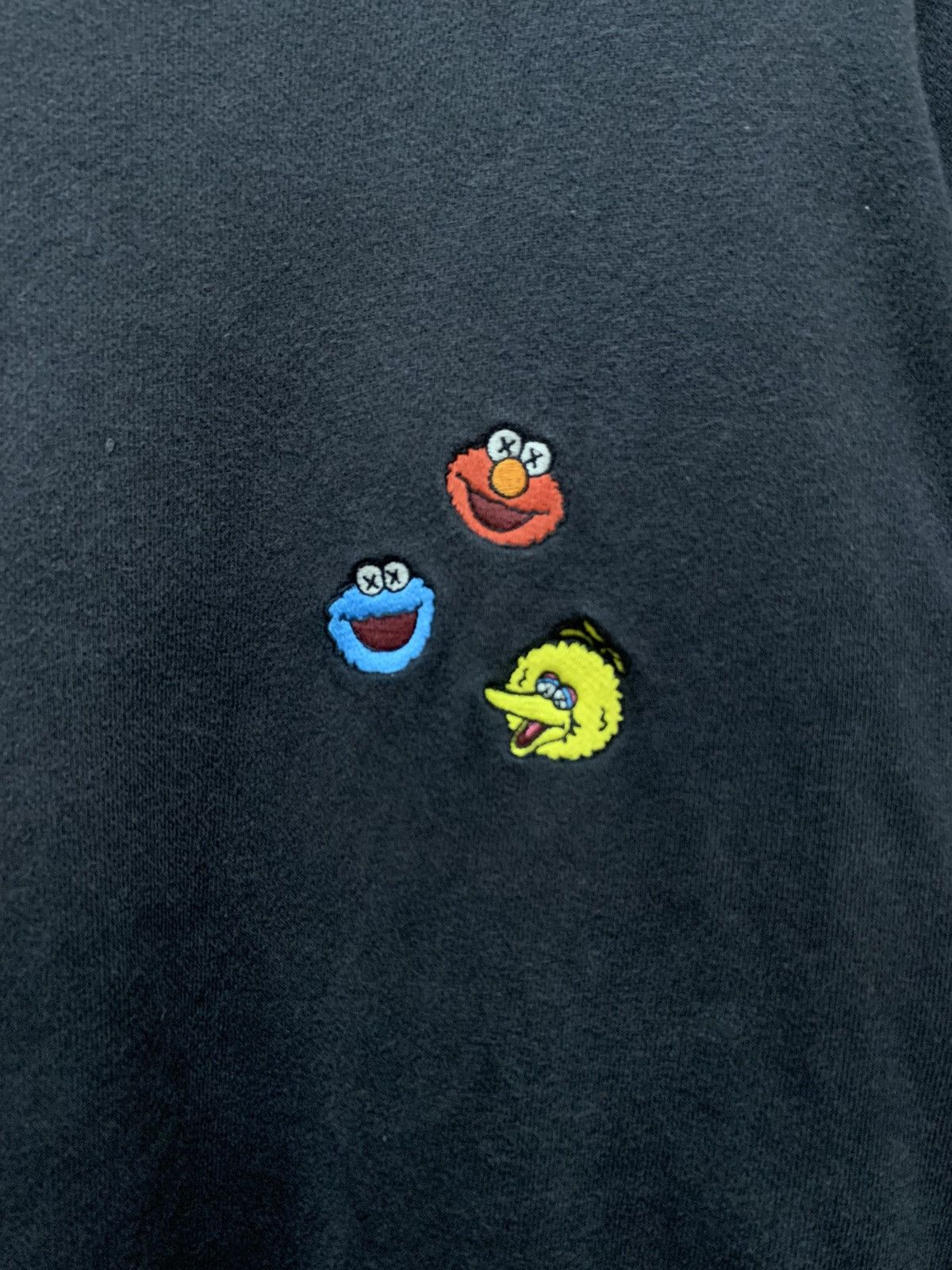 Kaws × Uniqlo Uniclo X Kaws X Sesame Street Sun Faded Sweatshirt Size US XXL / EU 58 / 5 - 3 Thumbnail