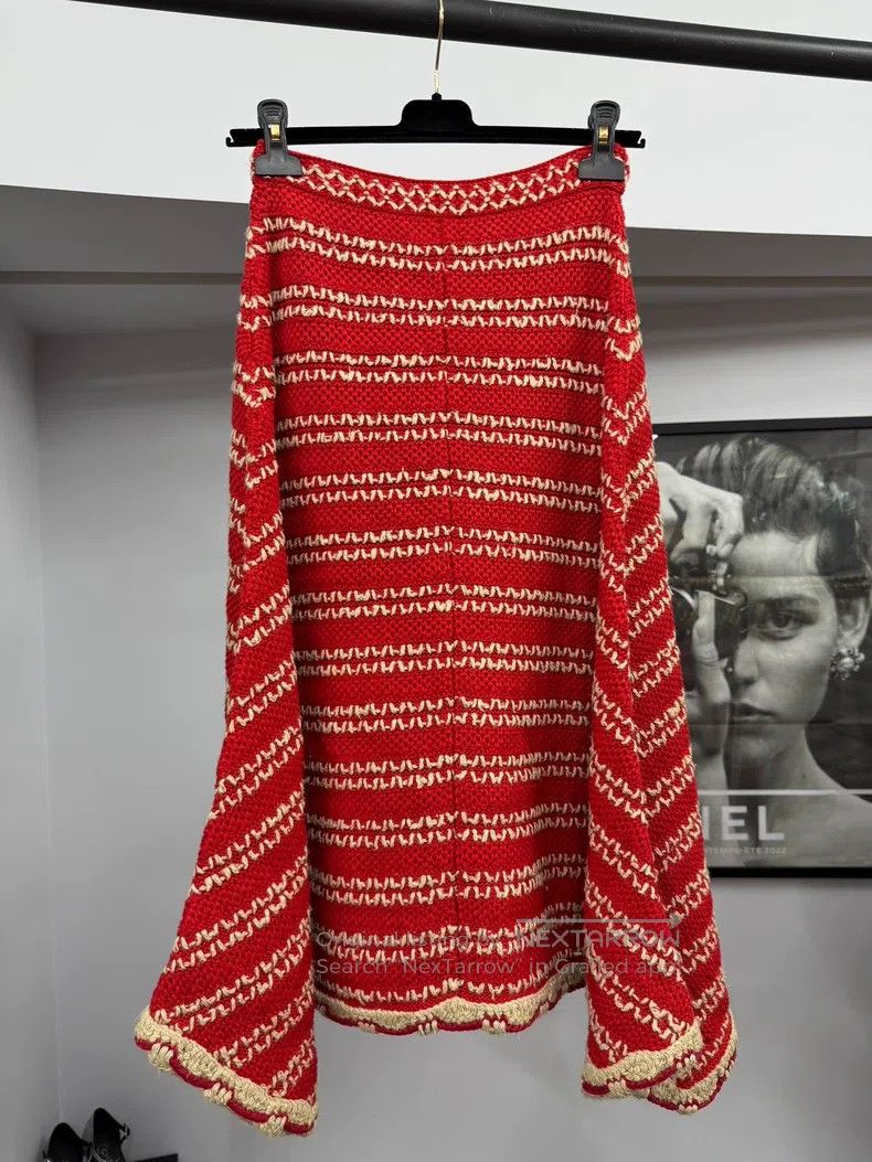 Chanel Chanel Red irregular knitted skirt Size 42" / US 20 - 3 Thumbnail
