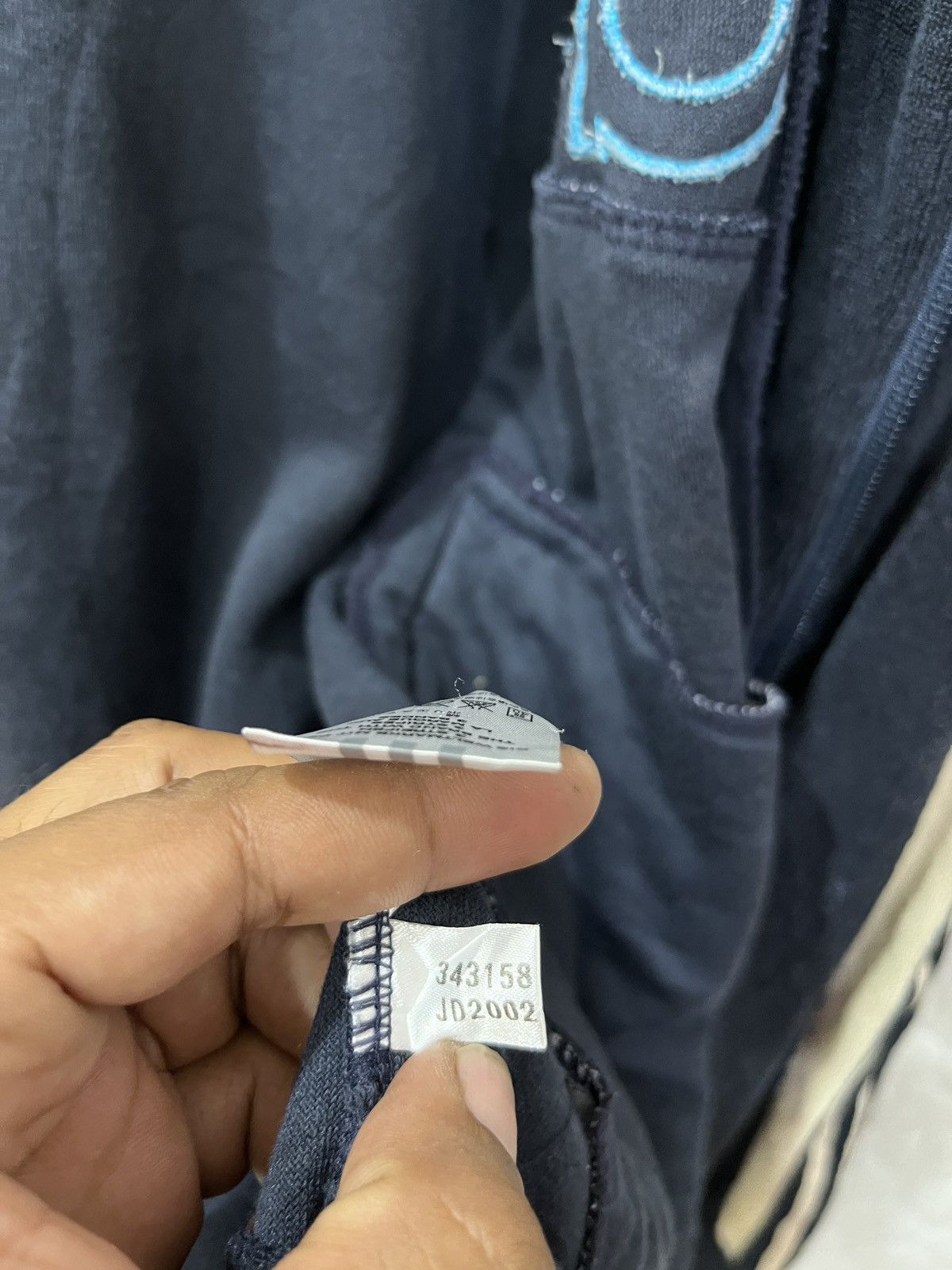 Adidas (Zzzz)🔥🔥STEALS ADIDAS THREE STRIPE SWEATER Size US M / EU 48-50 / 2 - 12 Thumbnail