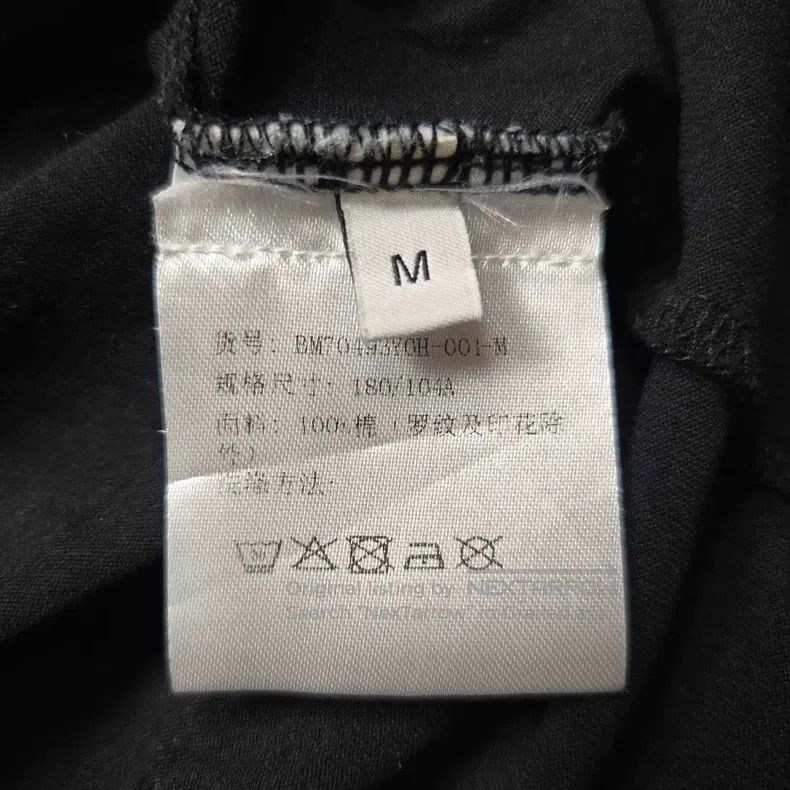 Givenchy Givenchy Short-sleeve T-shirt with shark print (M size, le Size US M / EU 48-50 / 2 - 5 Thumbnail