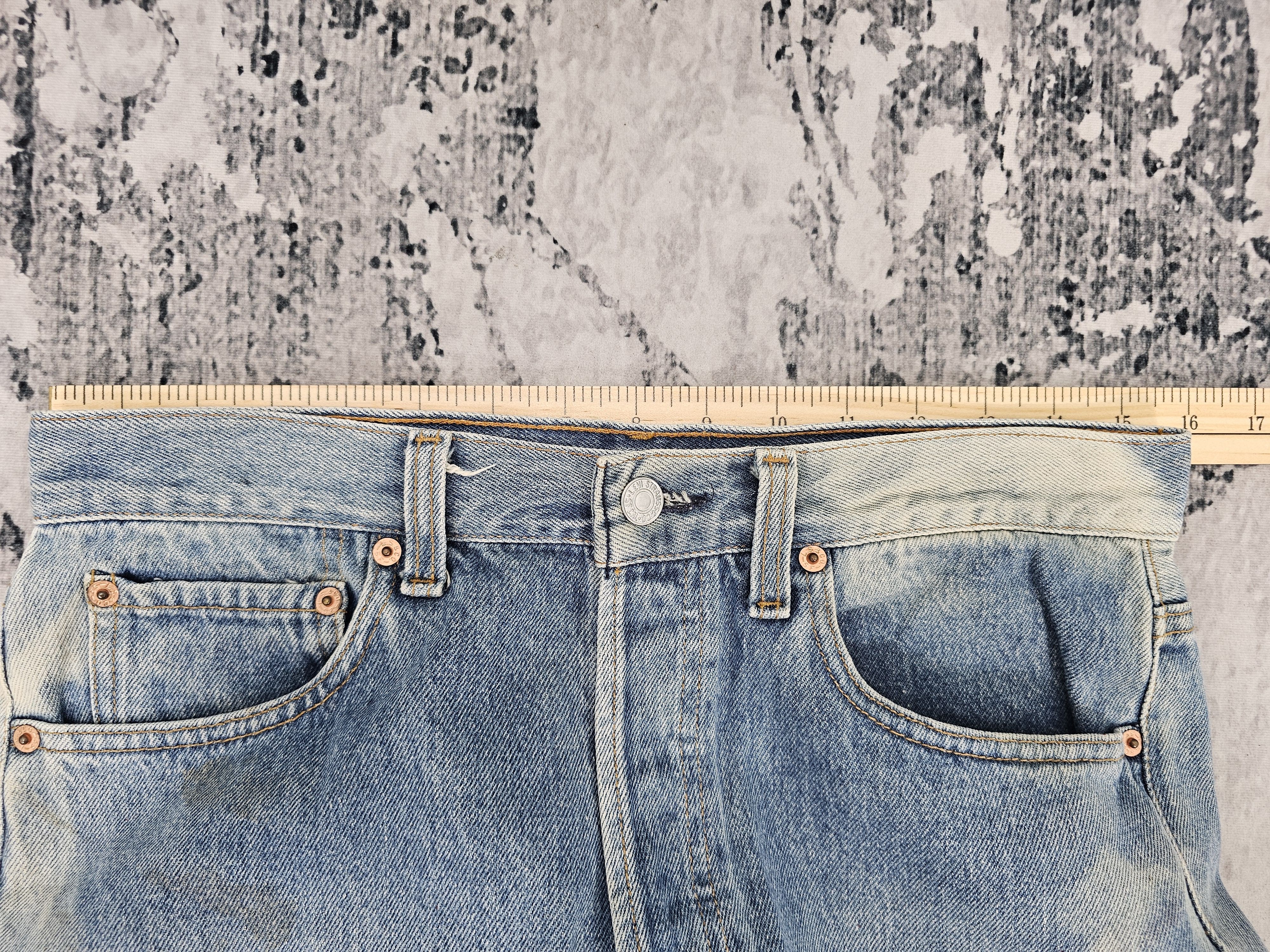 Levi's Vintage Clothing Vtg 90's LEVIS 501 Bleached Blue Jeans Made In USA L0566 Size US 31 - 16 Thumbnail