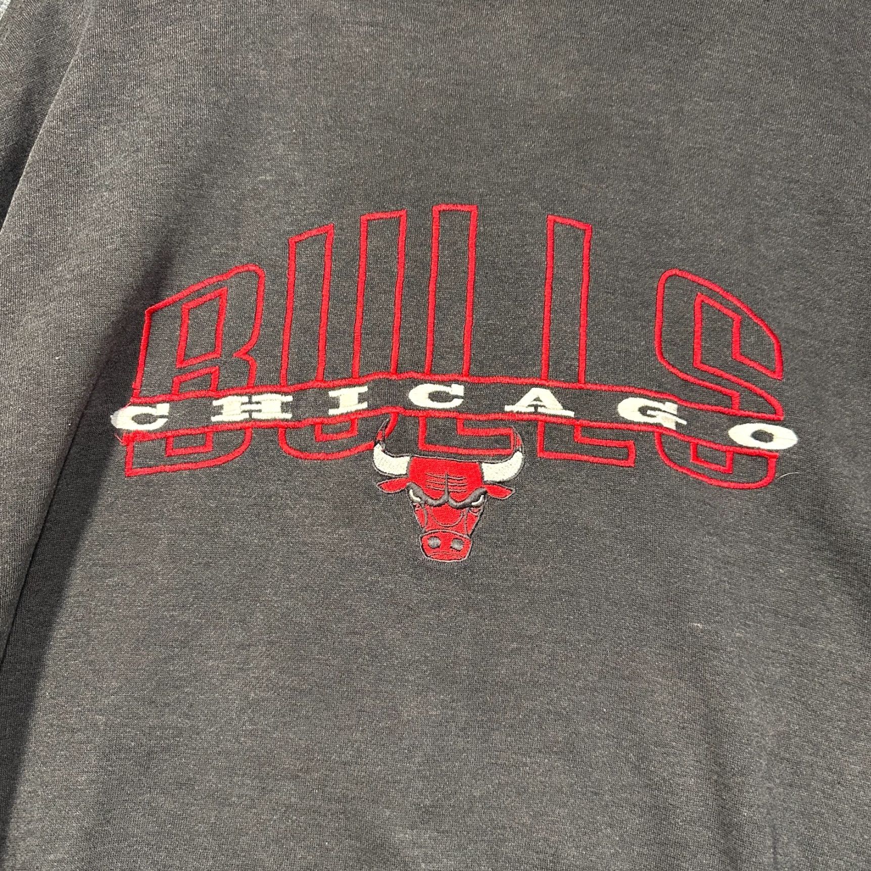 Starter VINTAGE Starter Chicago Bulls Sweatshirt Mens XL Pullover Black Red Crew Neck Long Sleeve Knit Embroidered Logo Pattern Solid Size US XL / EU 56 / 4 - 3 Thumbnail