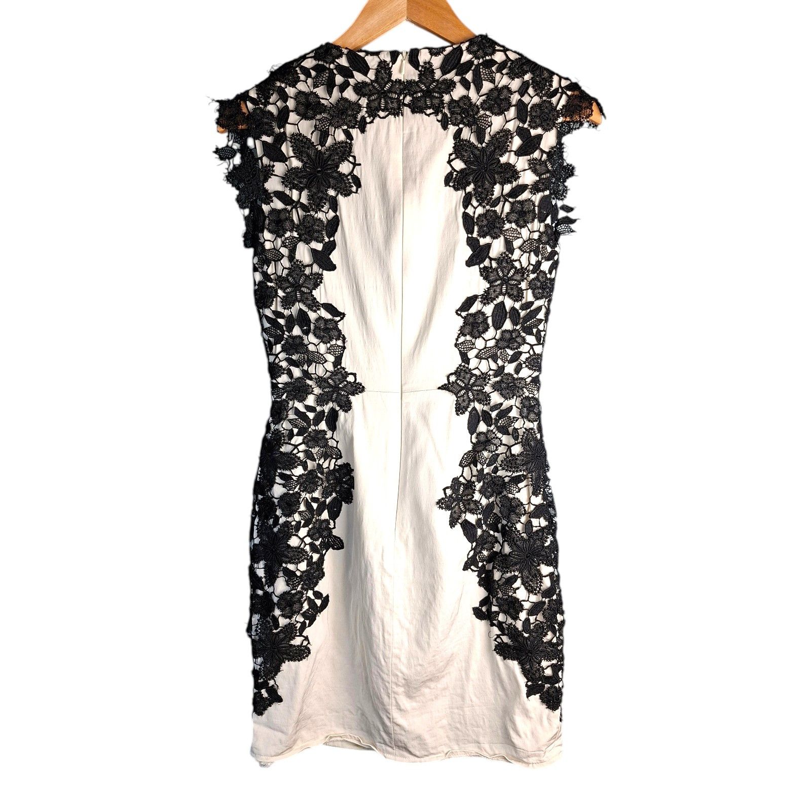 Lela Rose Lela Rose Ivory & Black Floral Guipure Lace Cocktail Dress Size S / US 4 / IT 40 - 4 Thumbnail