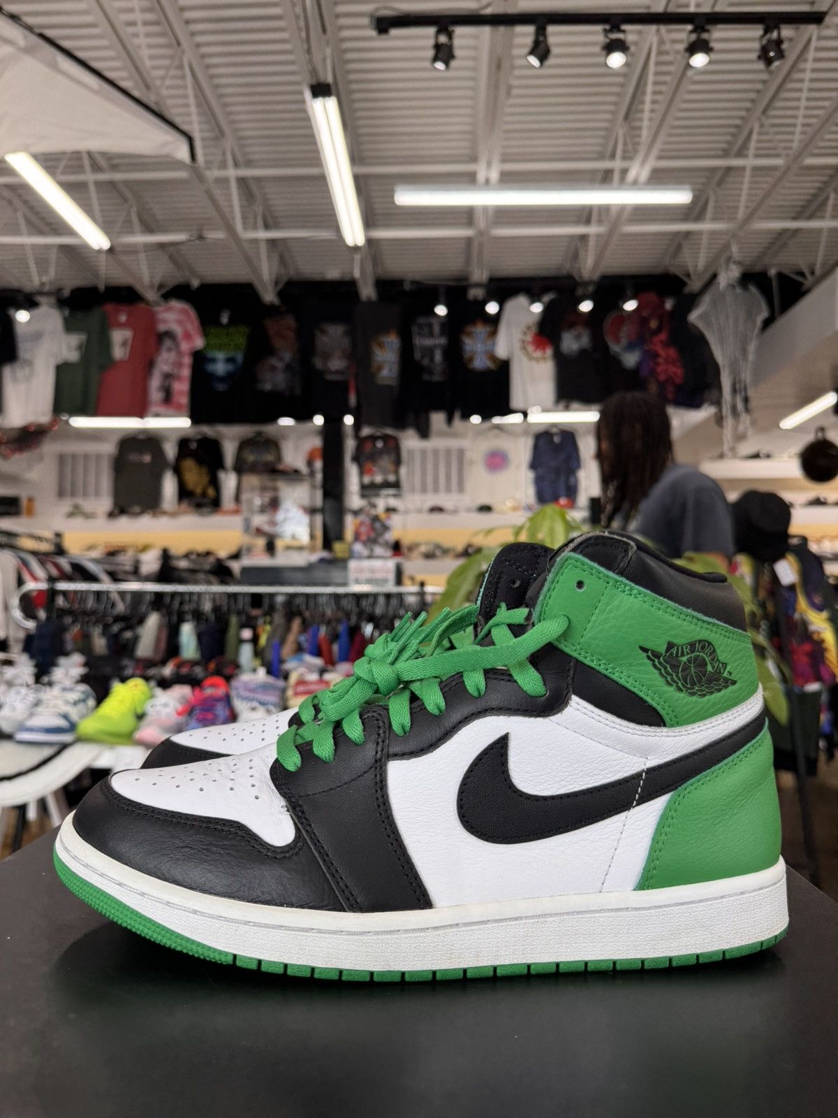 Jordan Brand Air Jordan 1 Lucky Green Size 11 (2023) Size US 11 / EU 44 - 7 Thumbnail